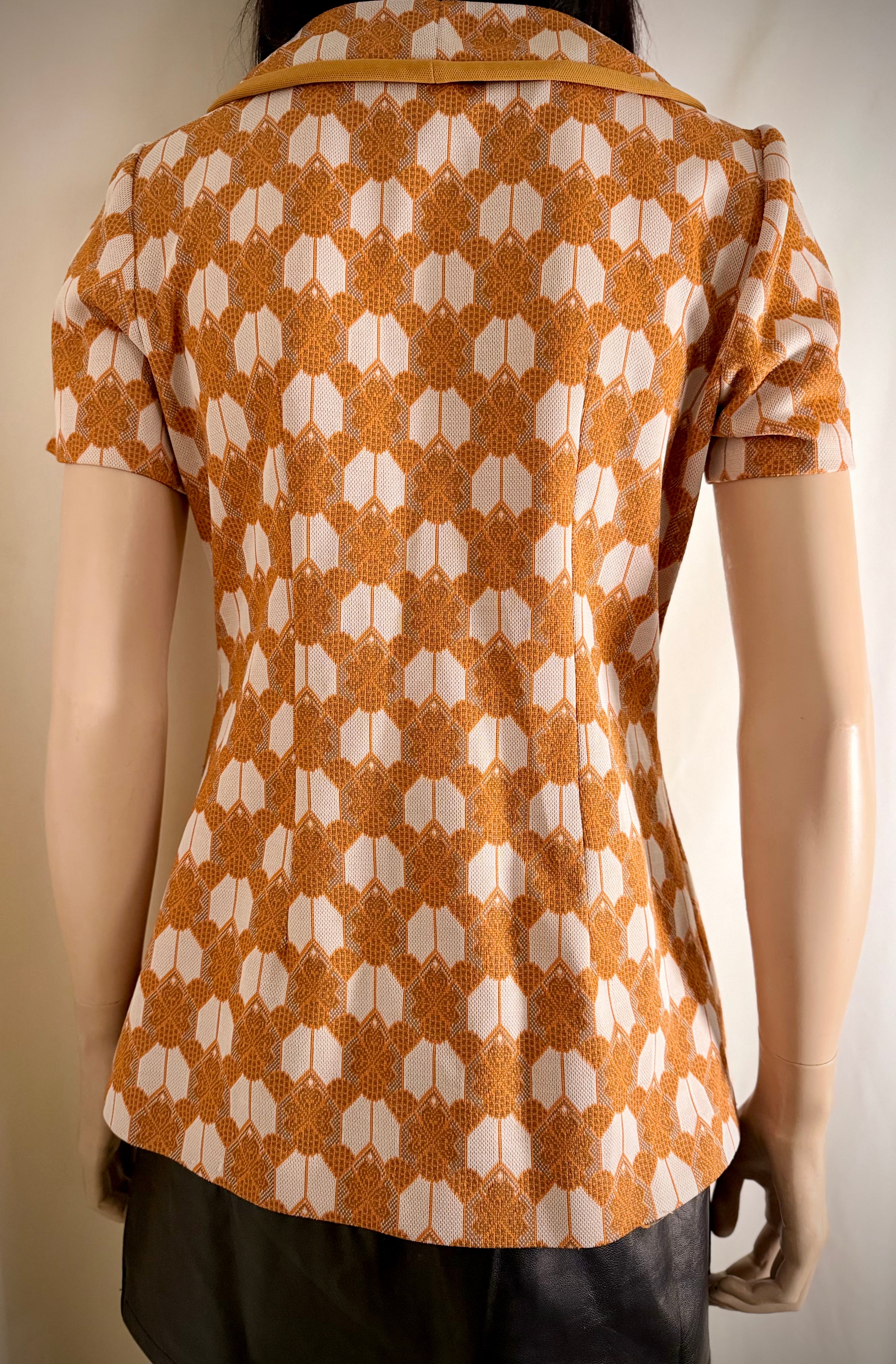 1960s Geometric Knit Top with Rounded Contrast Collar - Sculpted Fit