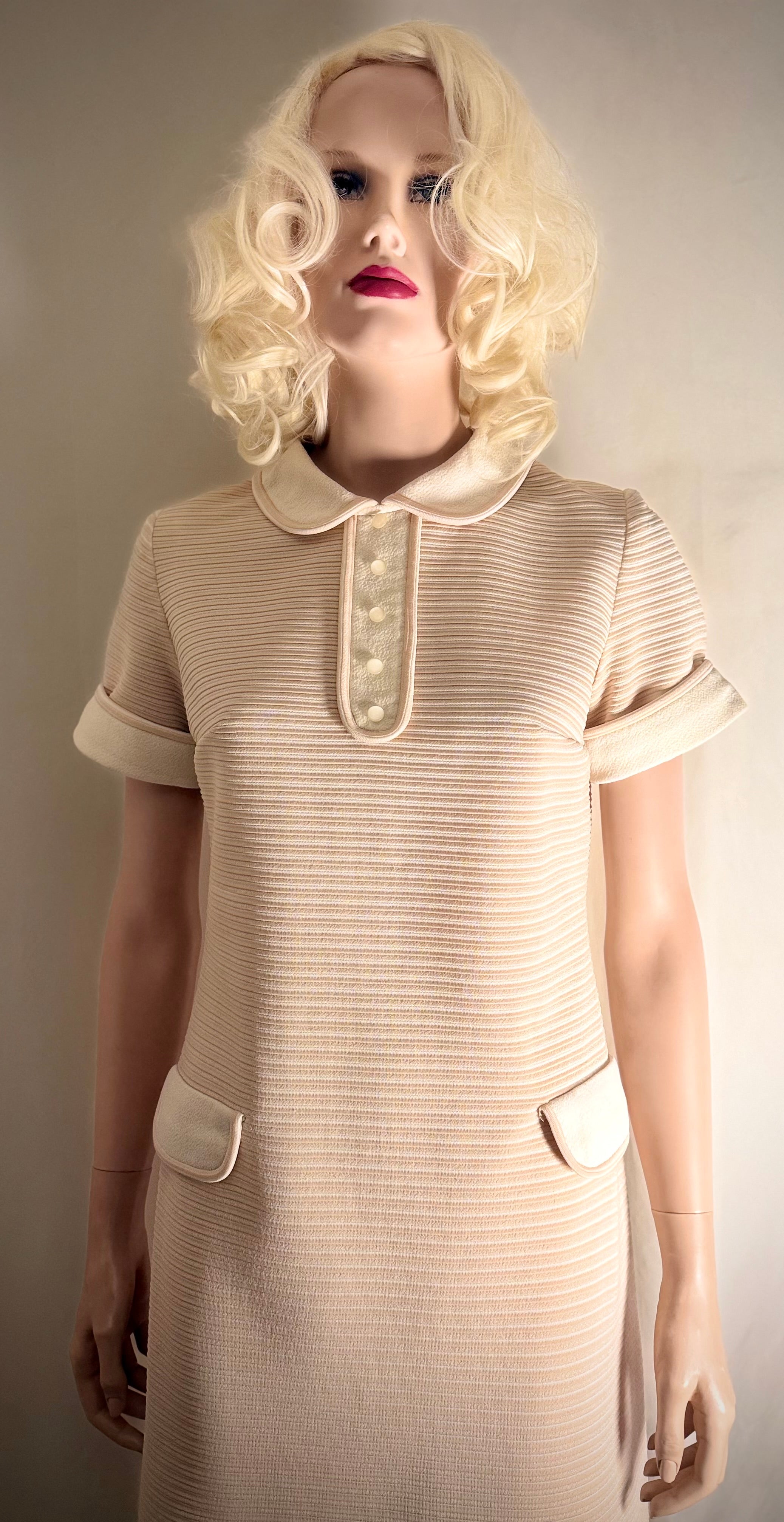 Immaculate 1960s Cream Ribbed Day Dress with Collar