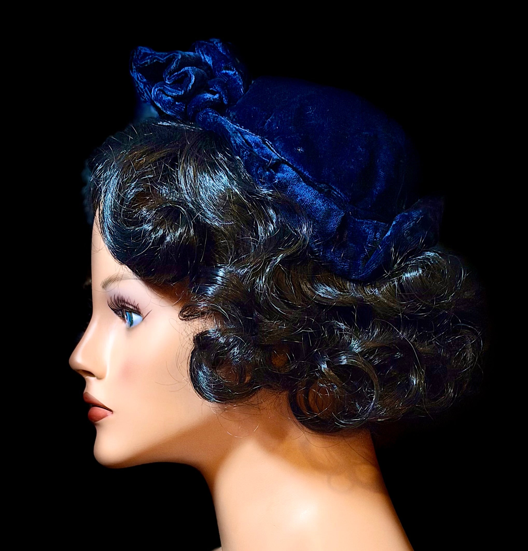 1940s / Early 1950s Midnight-Blue Crushed Velvet Hat