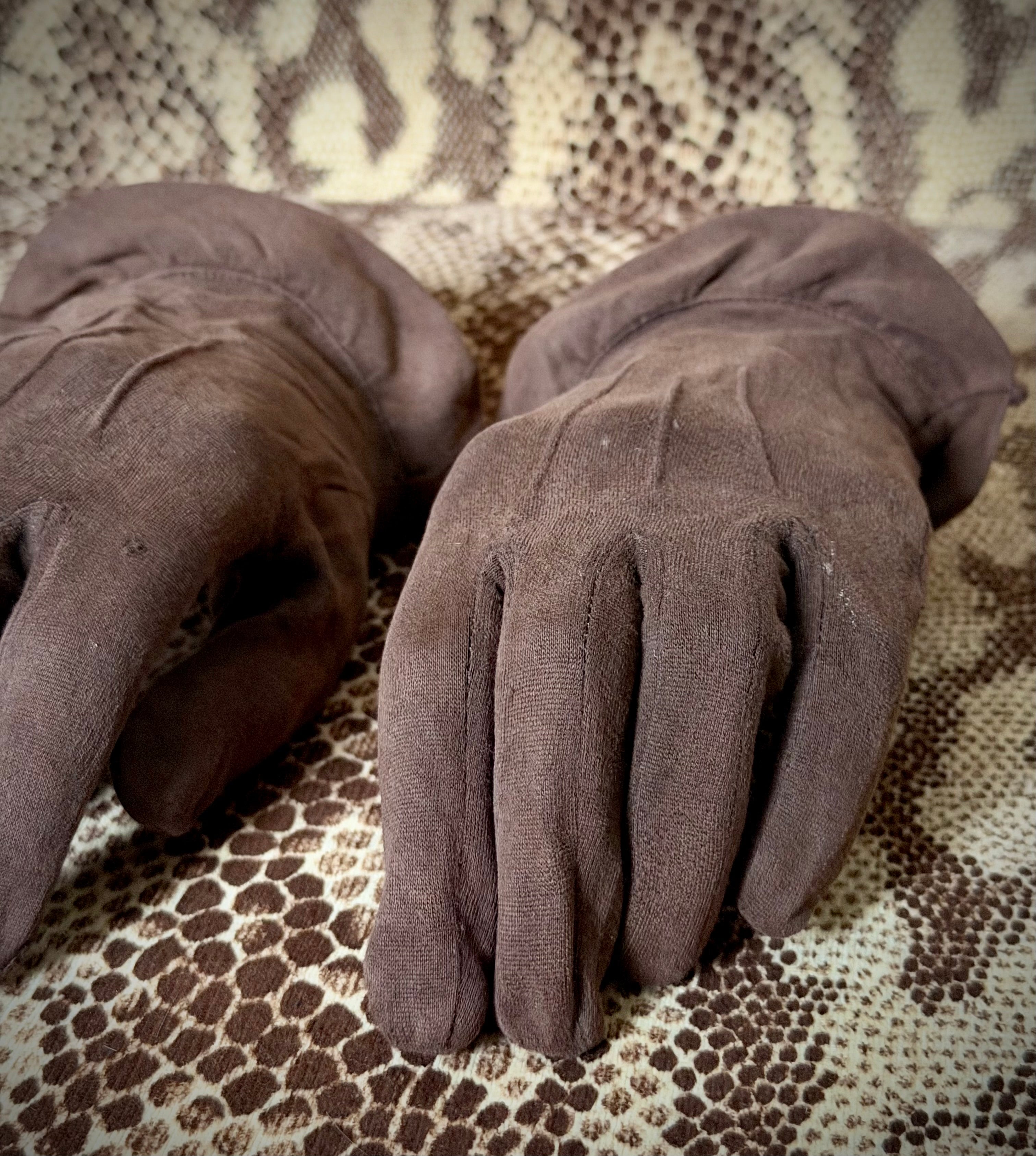 1940s–1950s Chocolate Velvet Flared Gloves