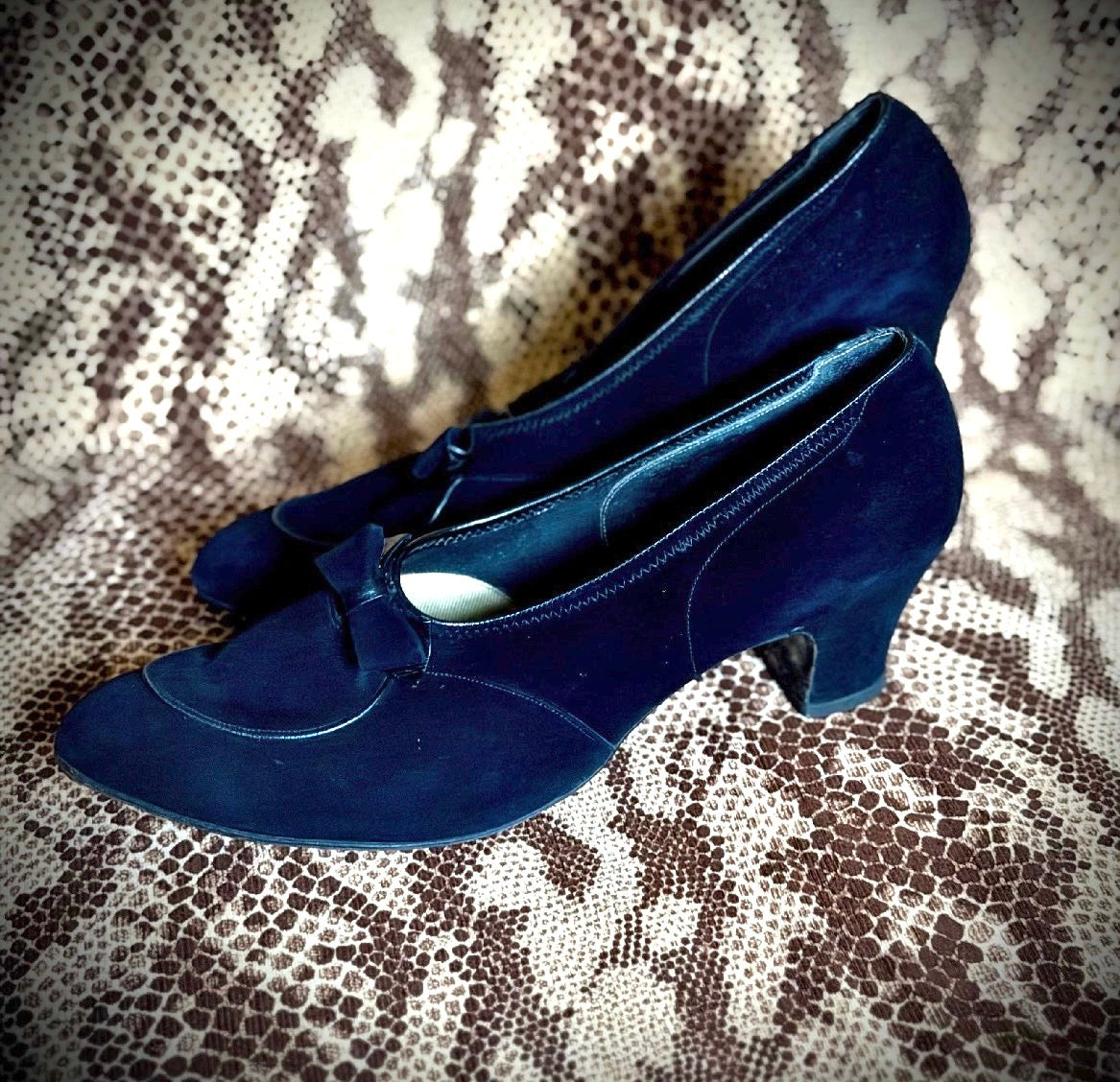 Late 1950s Suede Bow Pumps | Professionally Restored | Immaculate Condition | EU 39–40