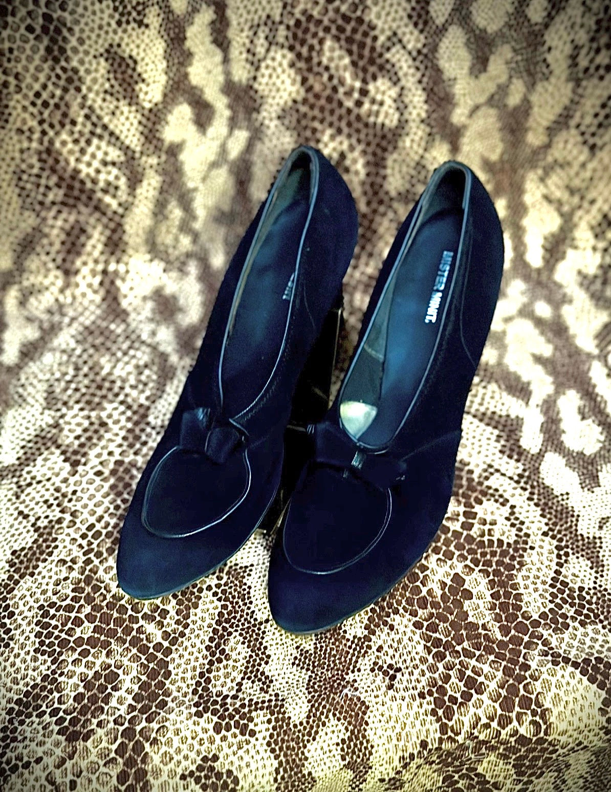 Late 1950s Suede Bow Pumps | Professionally Restored | Immaculate Condition | EU 39–40
