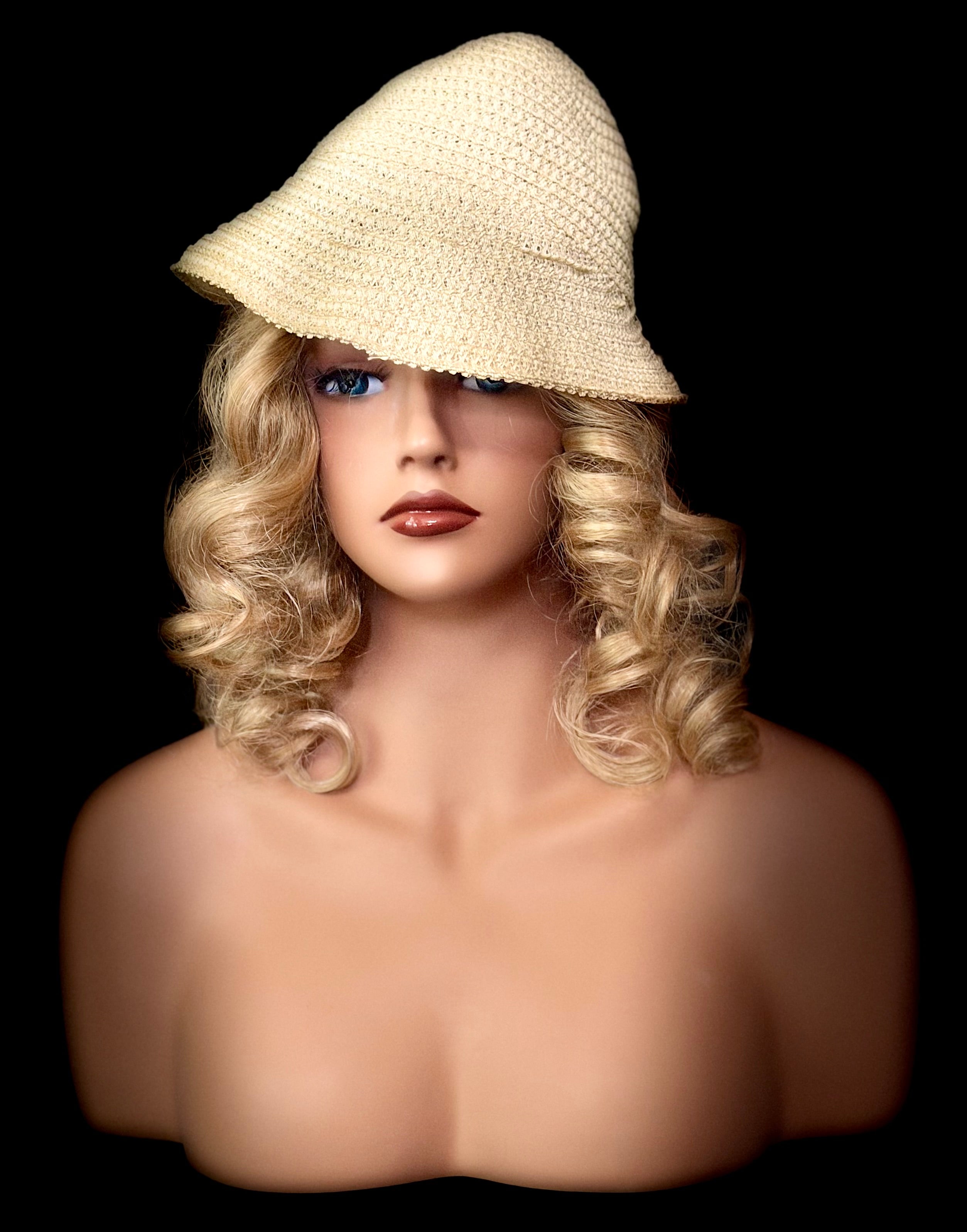 1940s Hand-Made Cream Straw Cloche | Sculpted Millinery Heirloom