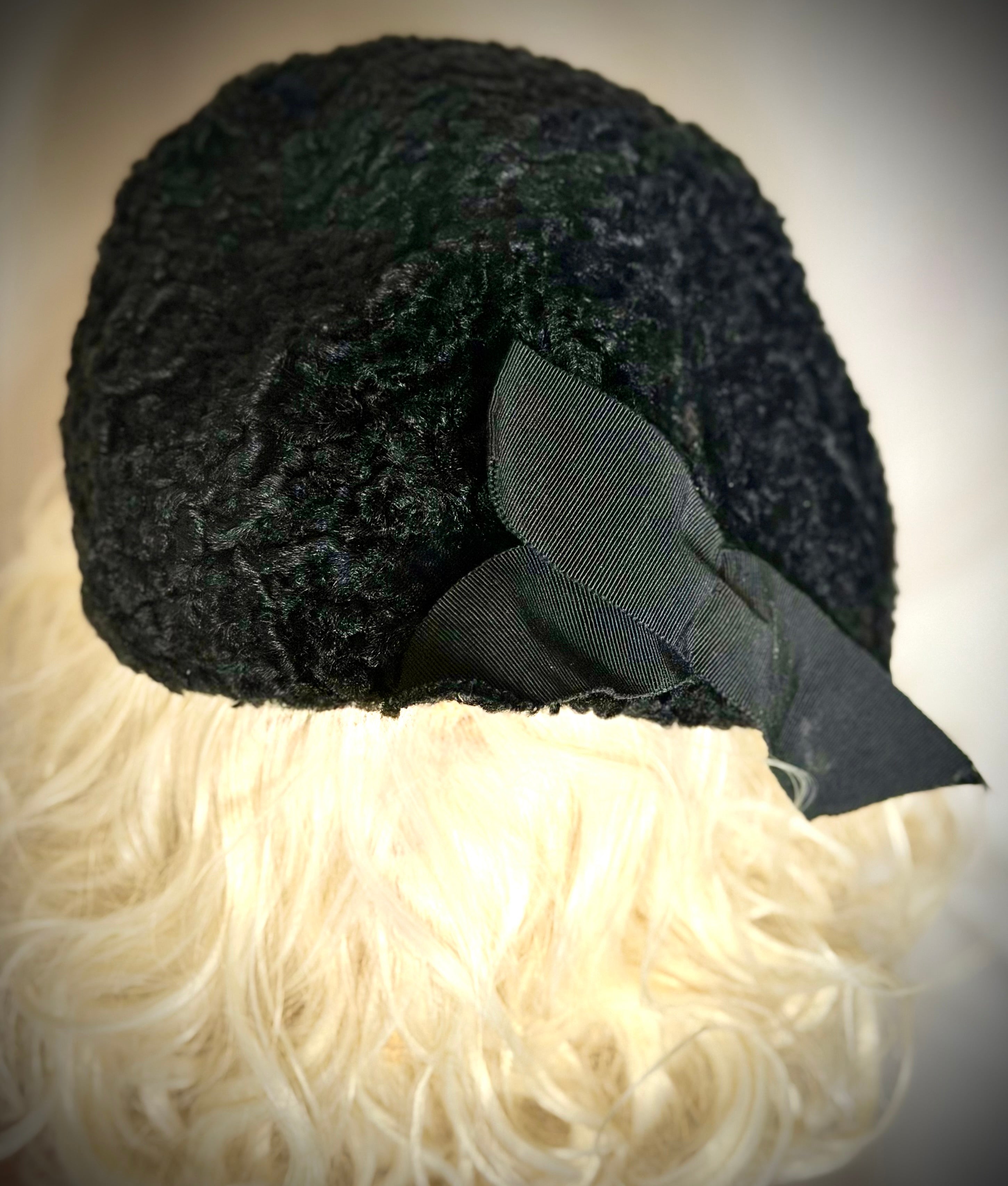 Sculptural Mid-Century Black Textured Cocktail Hat with Bow Detail - Exceptional Fit