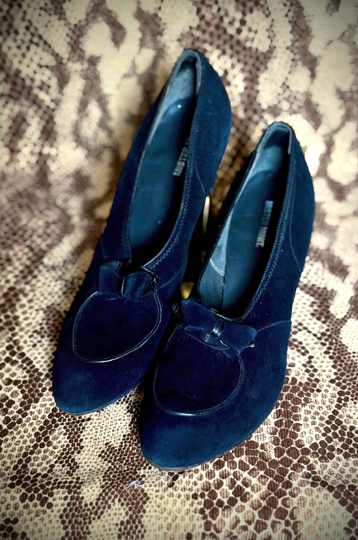 Late 1950s Suede Bow Pumps | Professionally Restored | Immaculate Condition | EU 39–40