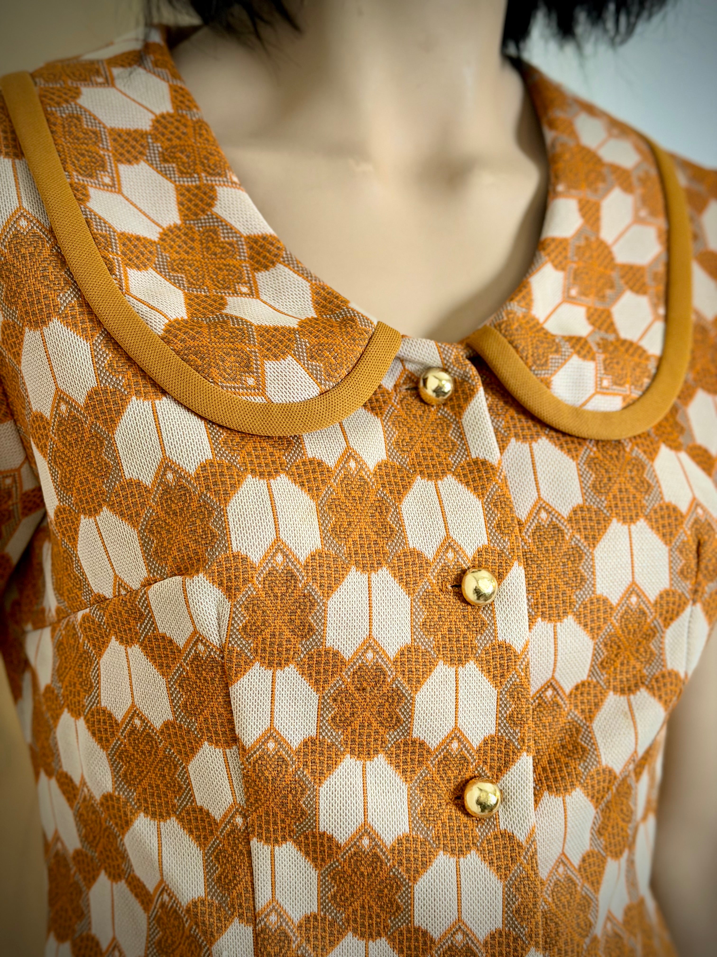 1960s Geometric Knit Top with Rounded Contrast Collar - Sculpted Fit