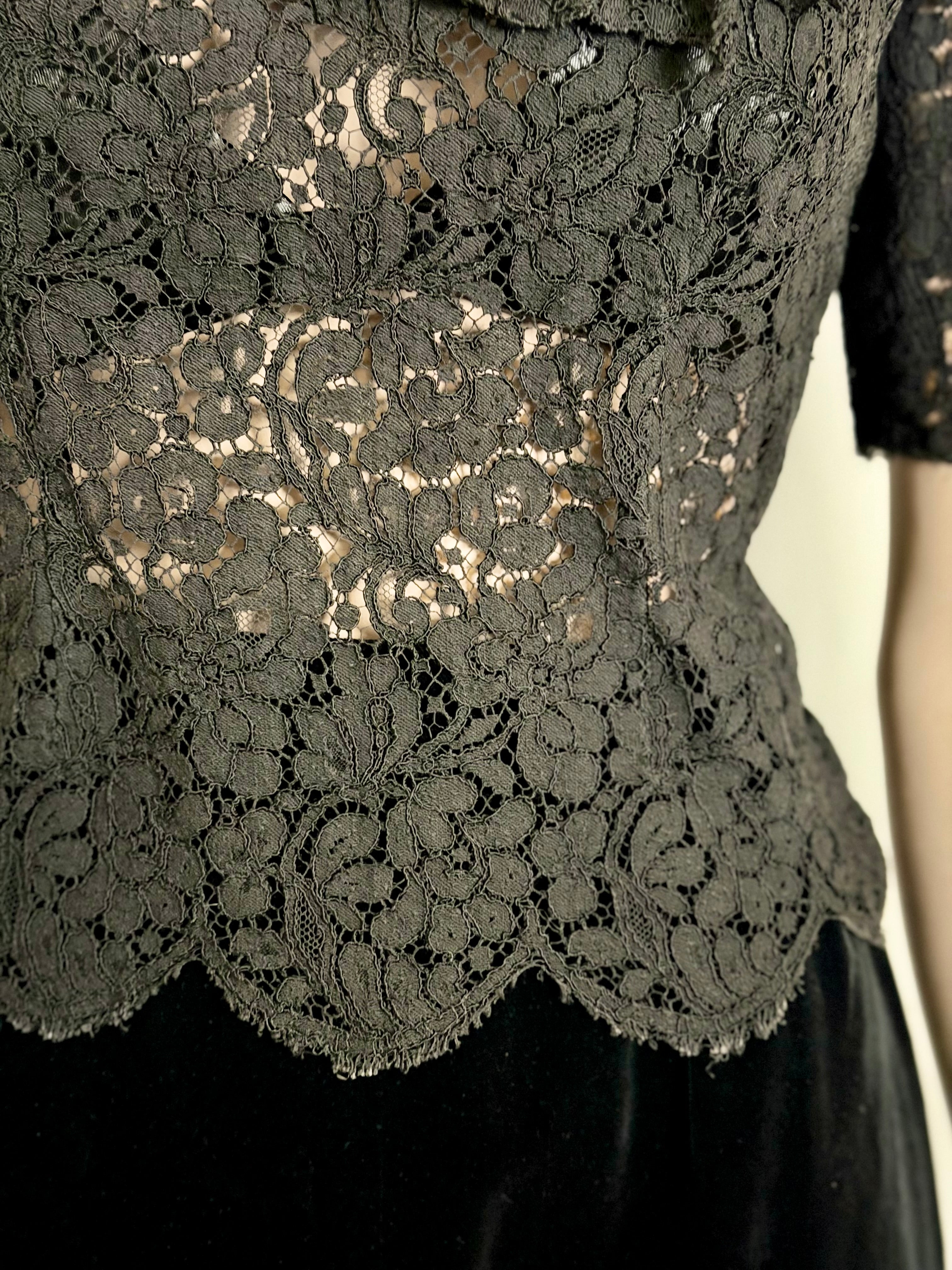 Late 1940s-Early 1950s Black Lace Scalloped Blouse