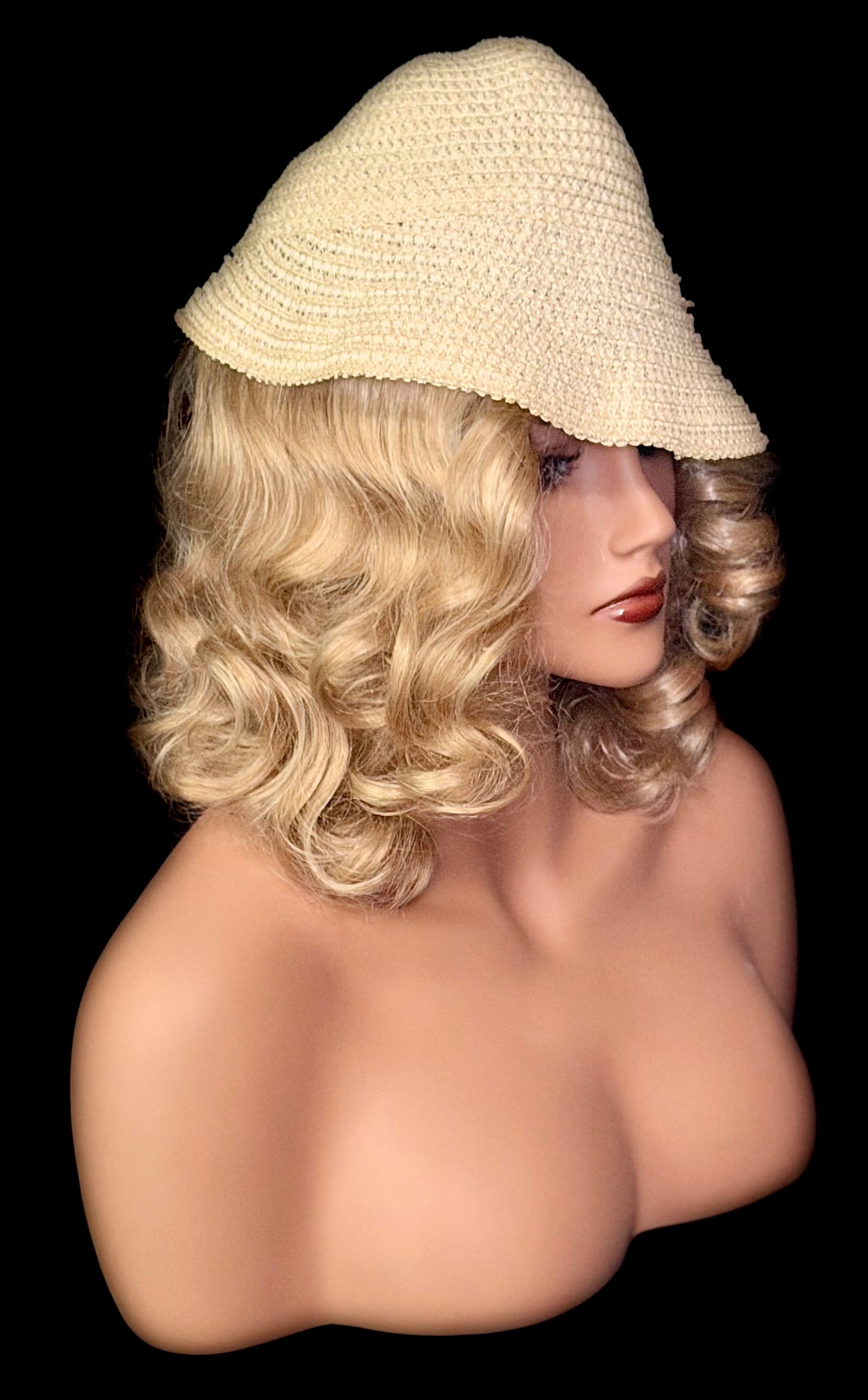 1940s Hand-Made Cream Straw Cloche | Sculpted Millinery Heirloom