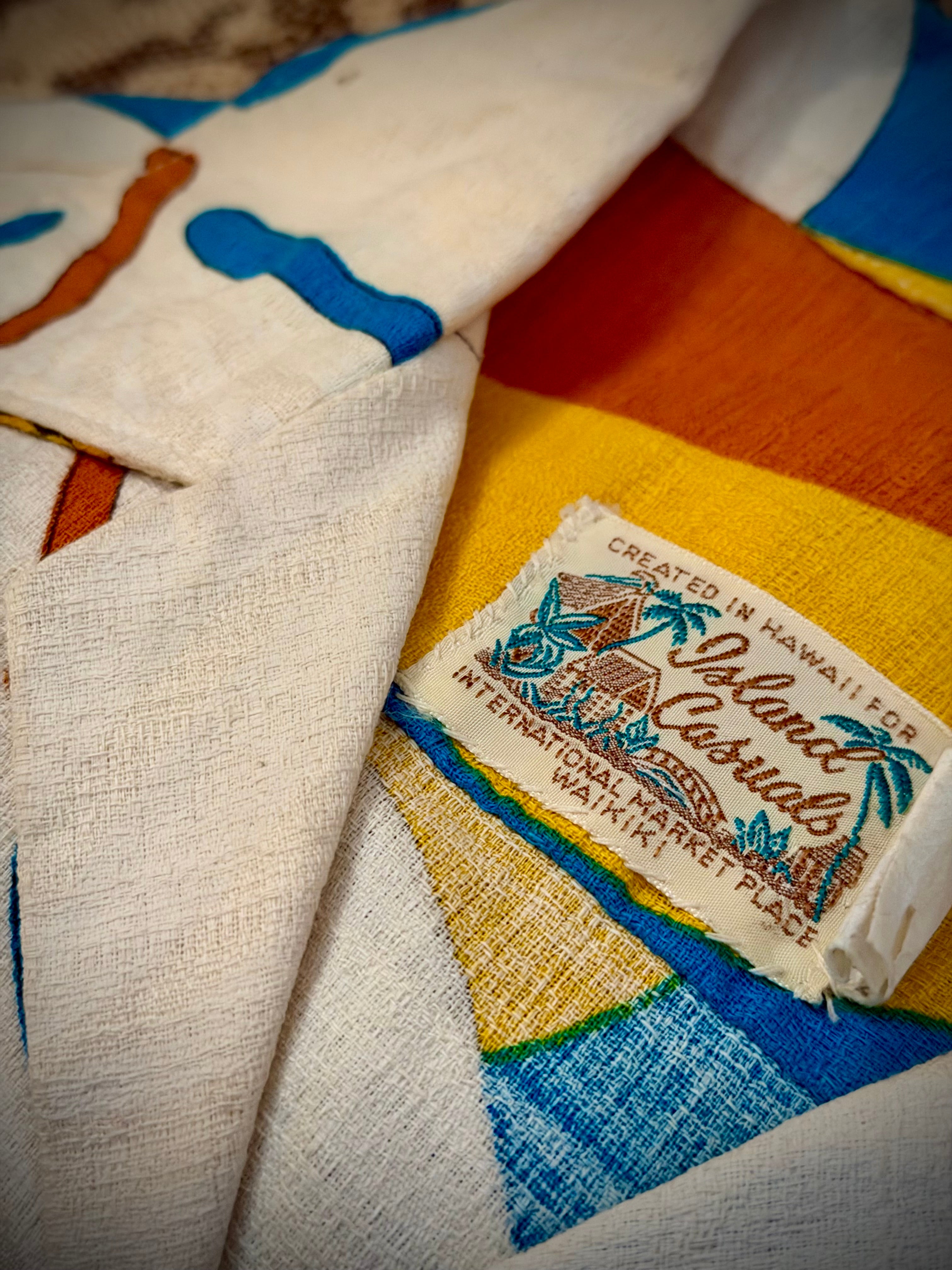 1960s Deadstock Hawaiian Shirt - Waikiki International Market Place - Rare