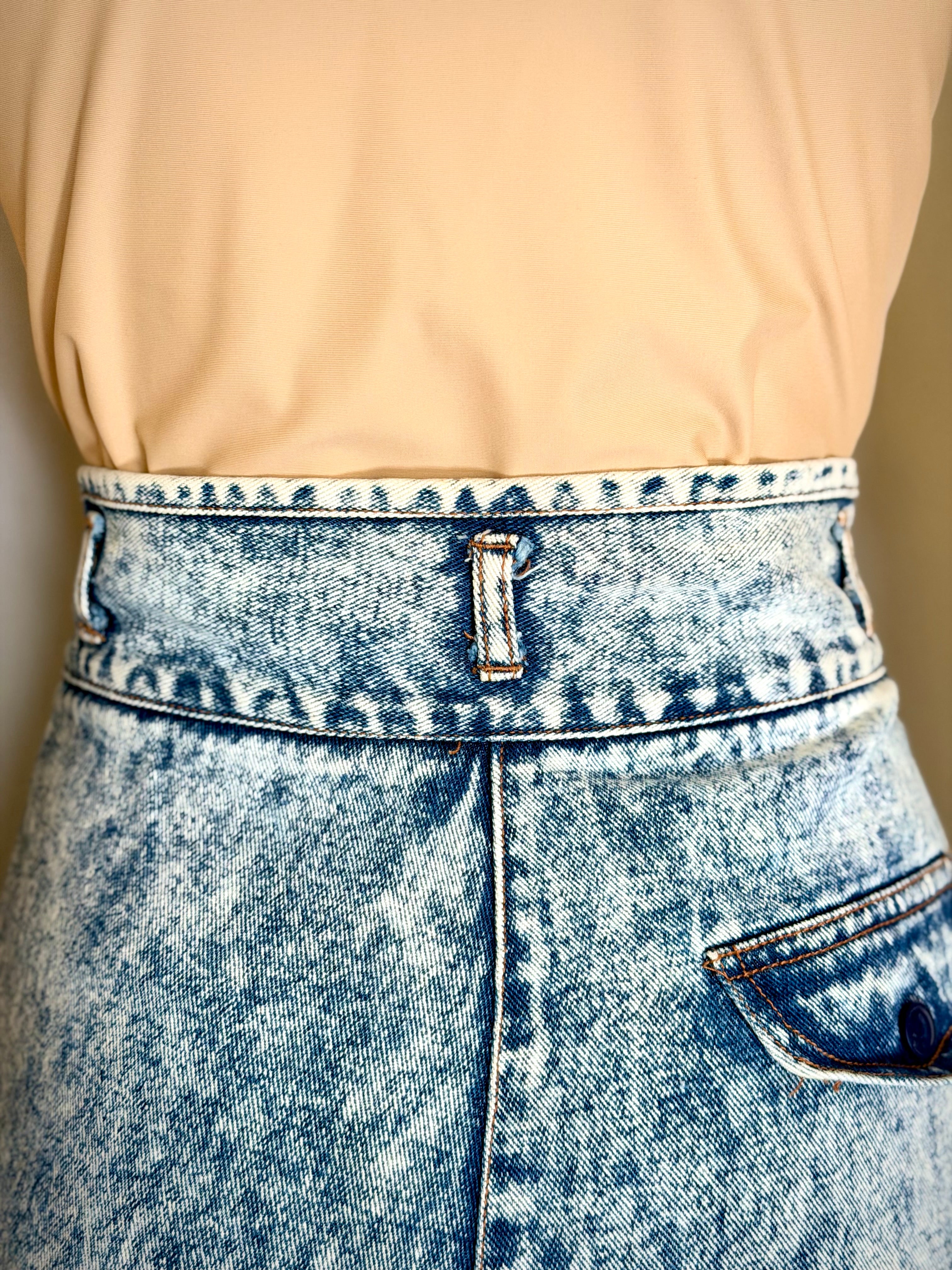 Vintage 1980s High-Rise Pleated Jeans
Sculptural Waist | Acid Wash Denim