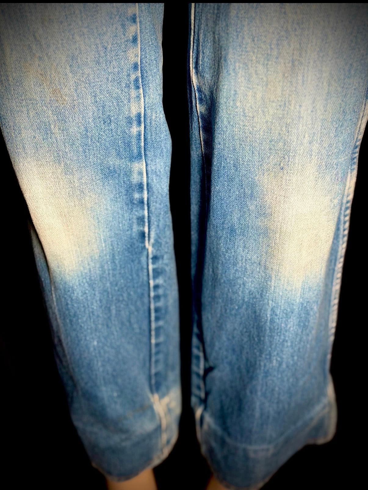 Vintage Wrangler High-Rise Straight Leg Jeans
Structured 70s- Early 80s Cut | Light Wash Denim