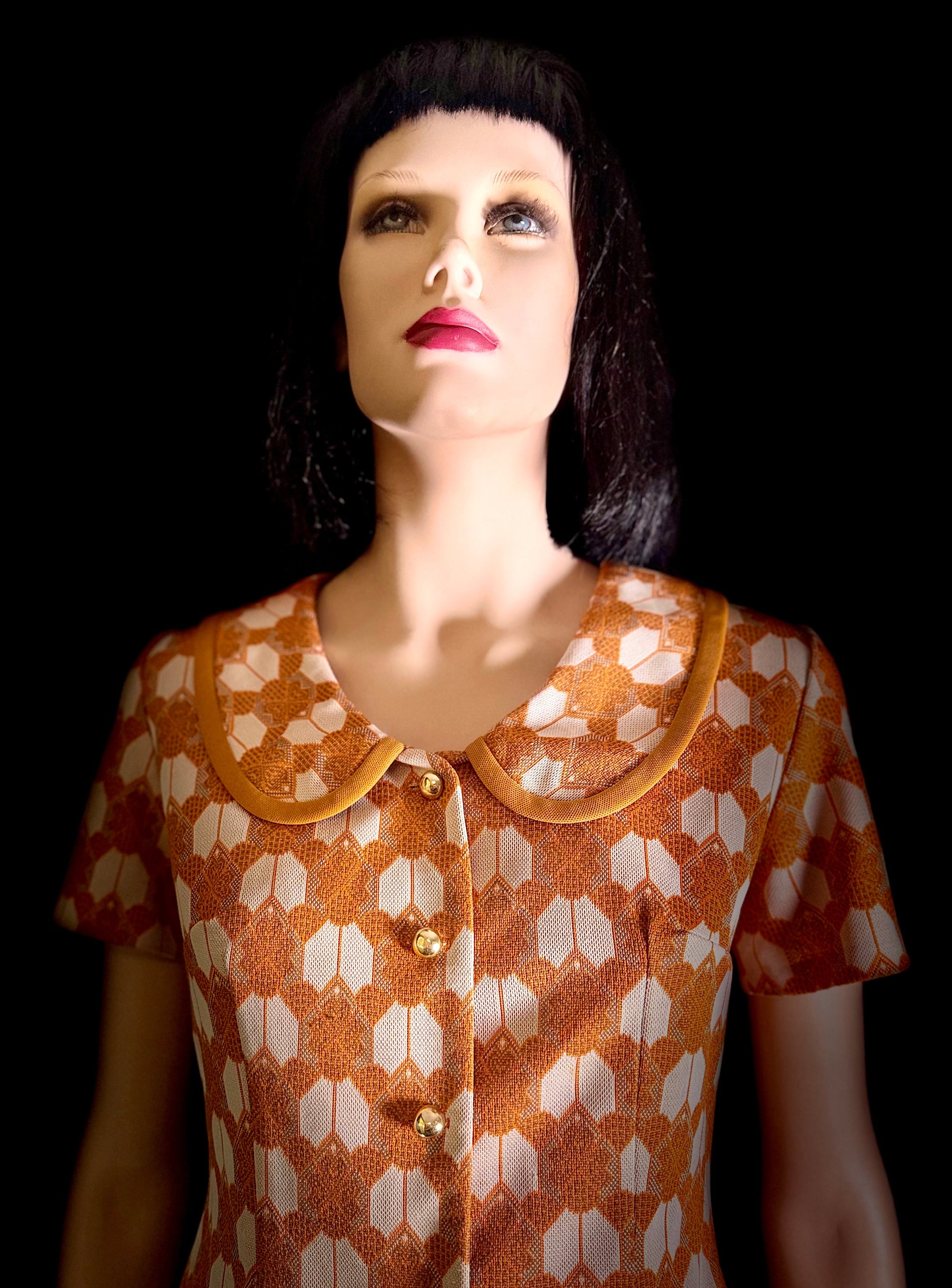 1960s Geometric Knit Top with Rounded Contrast Collar - Sculpted Fit