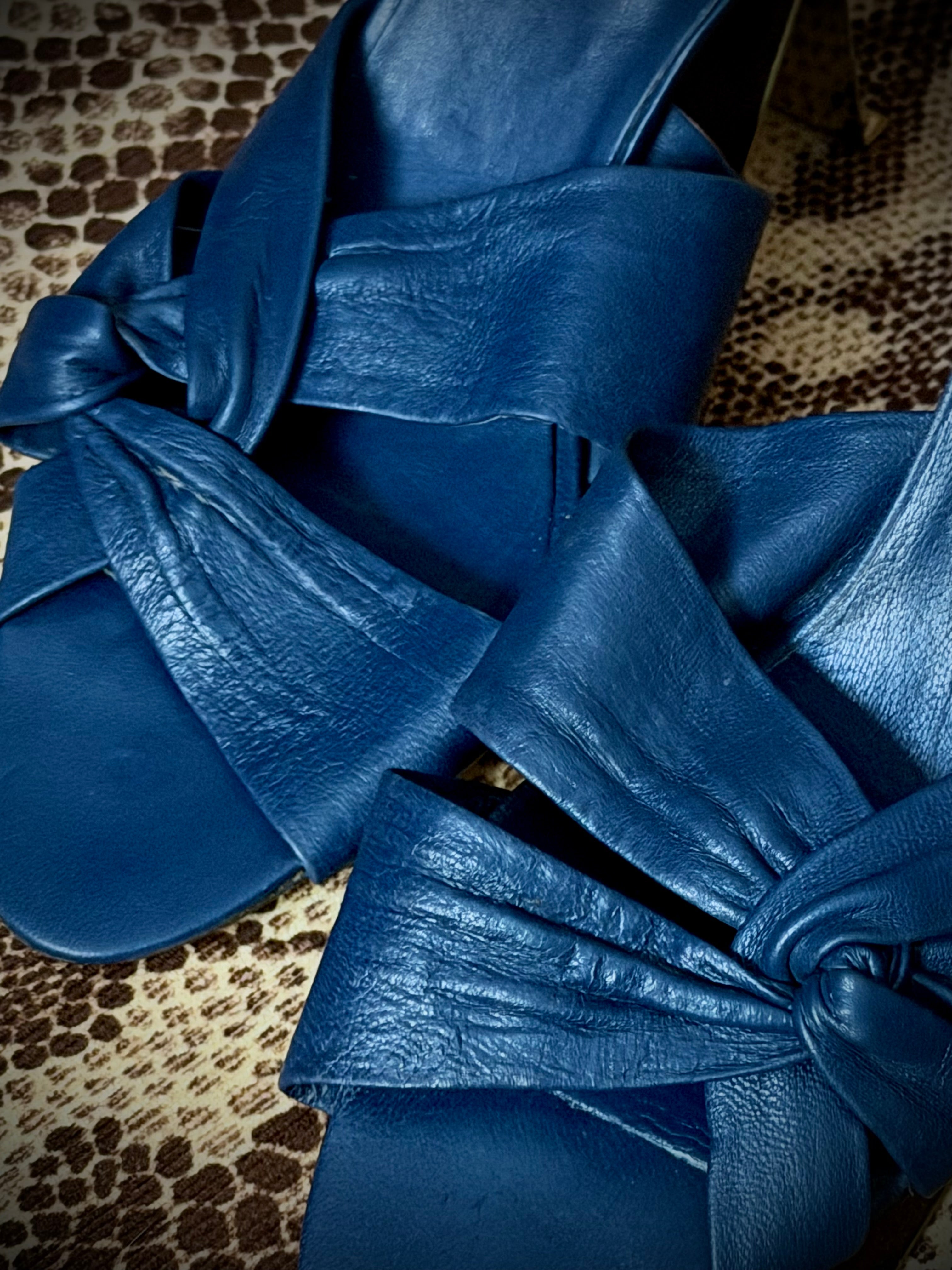 Bloomingdale’s Blue Leather Knot Mules – Deadstock 1980s (Italy) EU 38