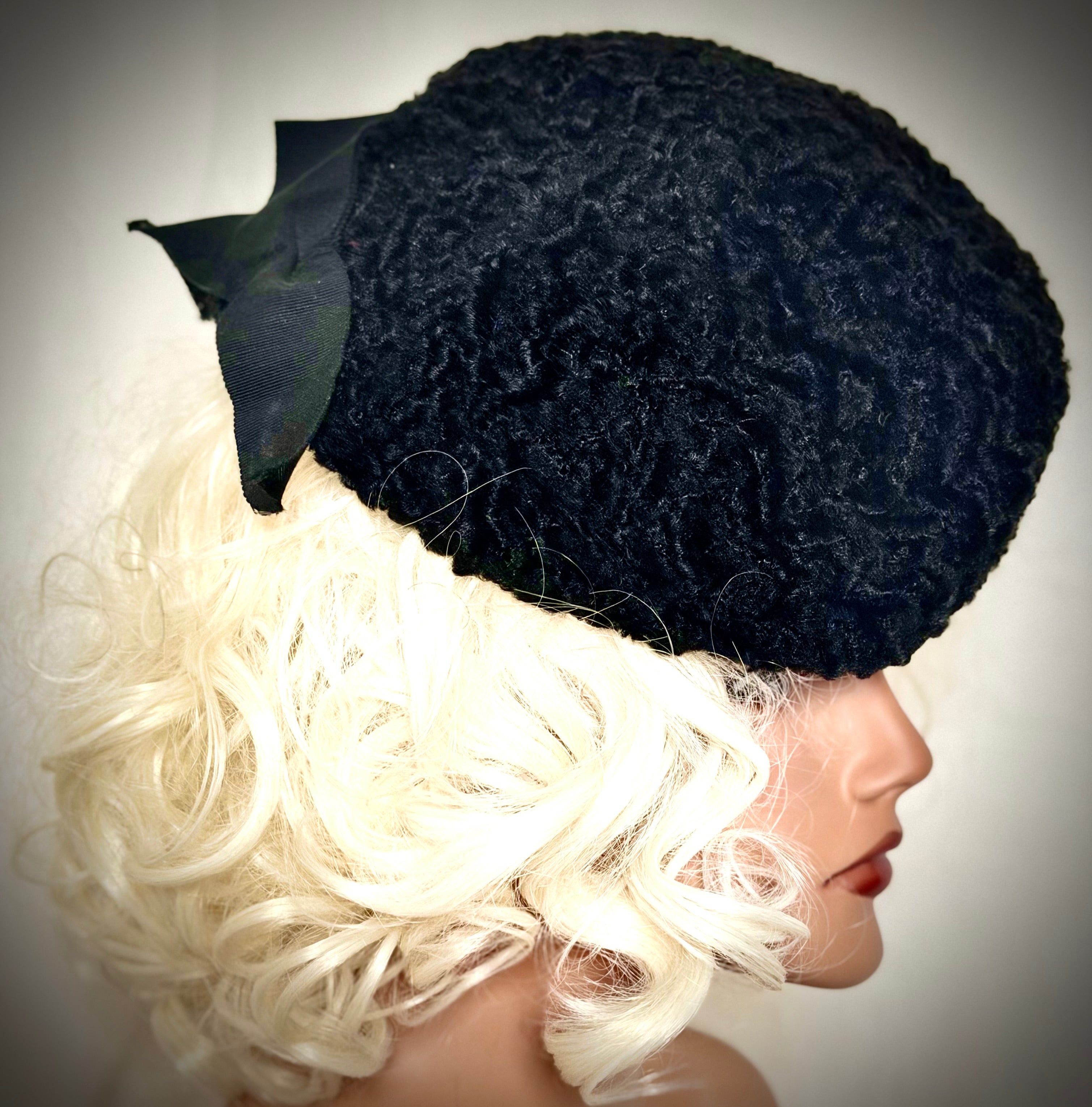 Sculptural Mid-Century Black Textured Cocktail Hat with Bow Detail - Exceptional Fit