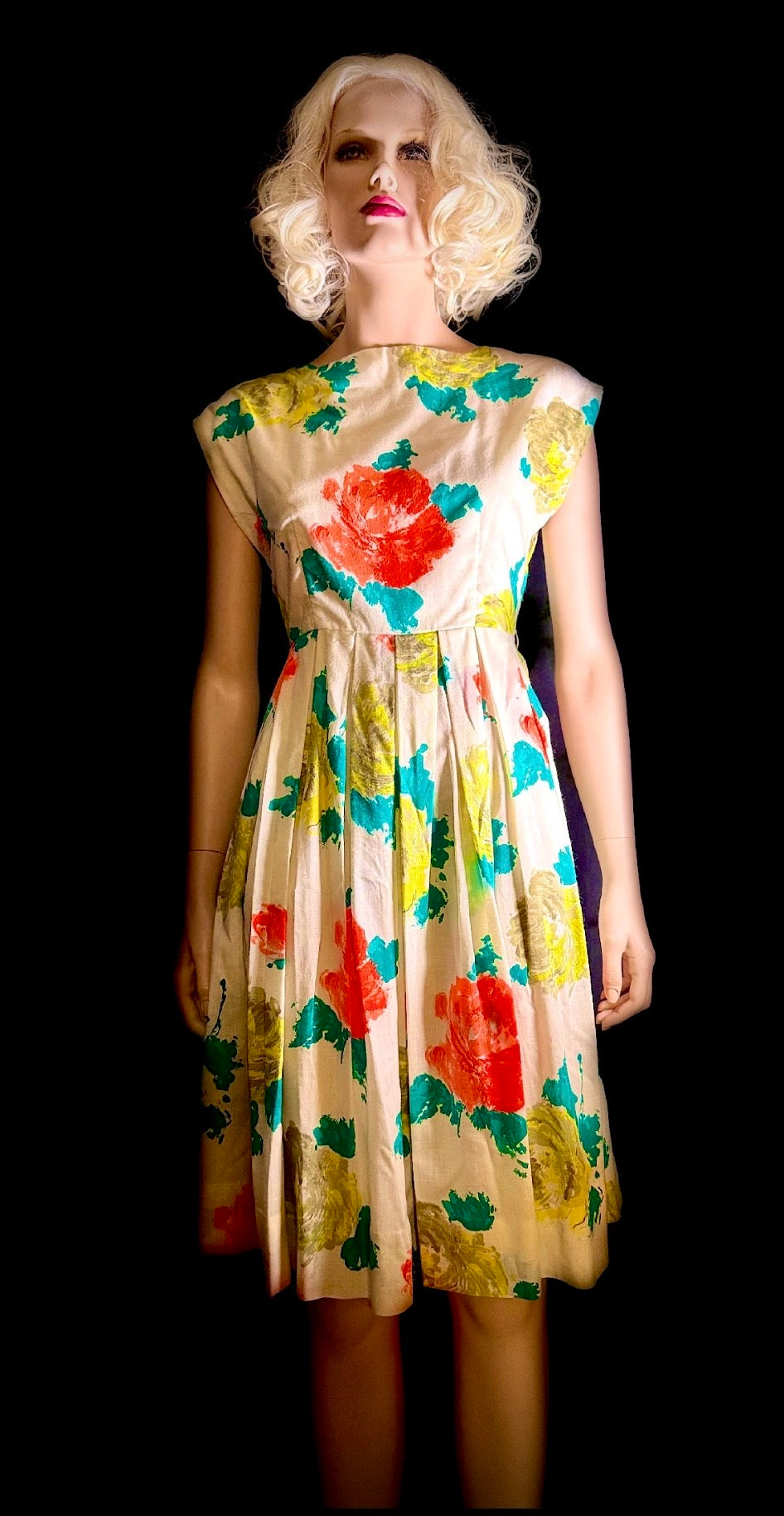 Late 1950s / Early 1960s Painterly Floral Day Dress
- Excellent Condition