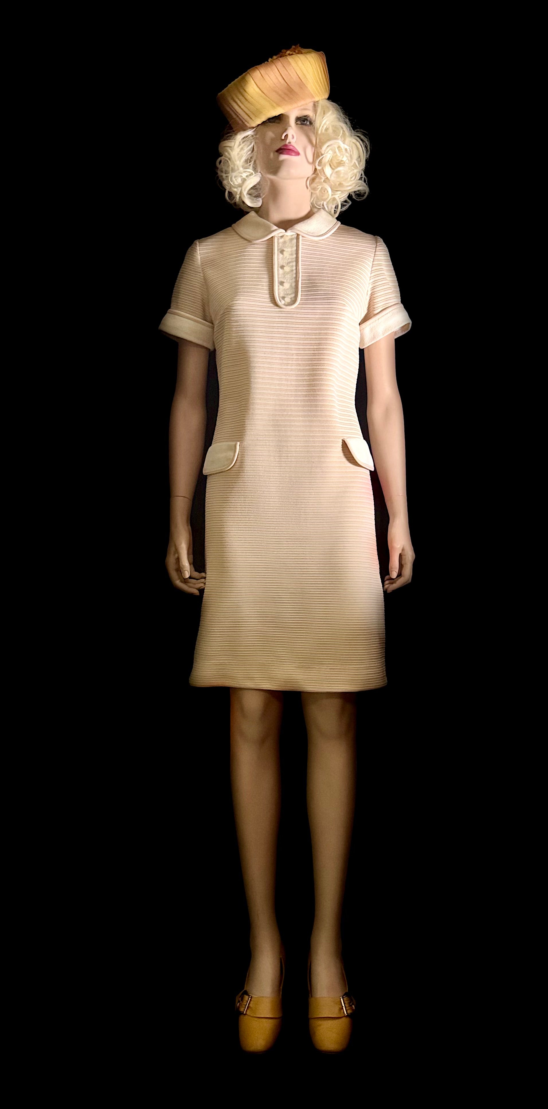 Immaculate 1960s Cream Ribbed Day Dress with Collar