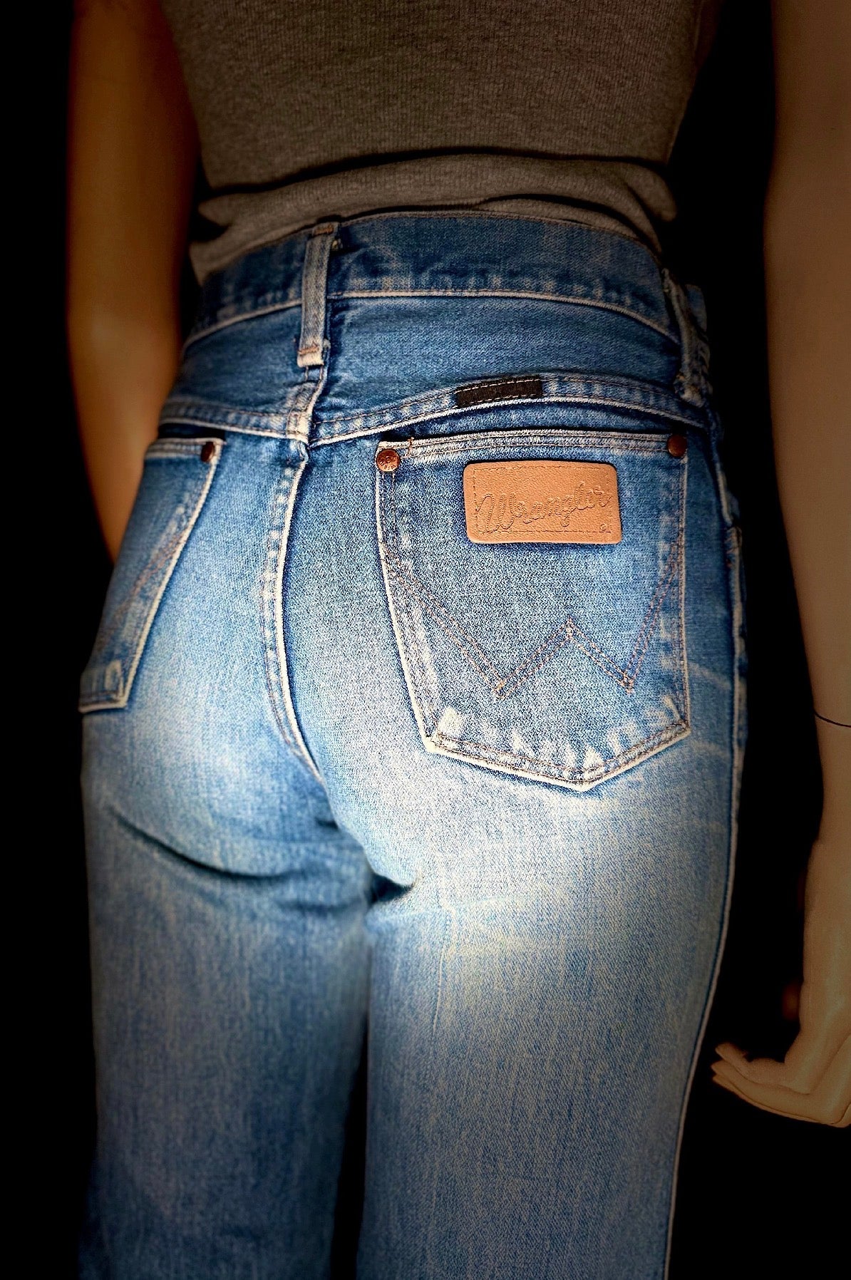 Vintage Wrangler High-Rise Straight Leg Jeans
Structured 70s- Early 80s Cut | Light Wash Denim