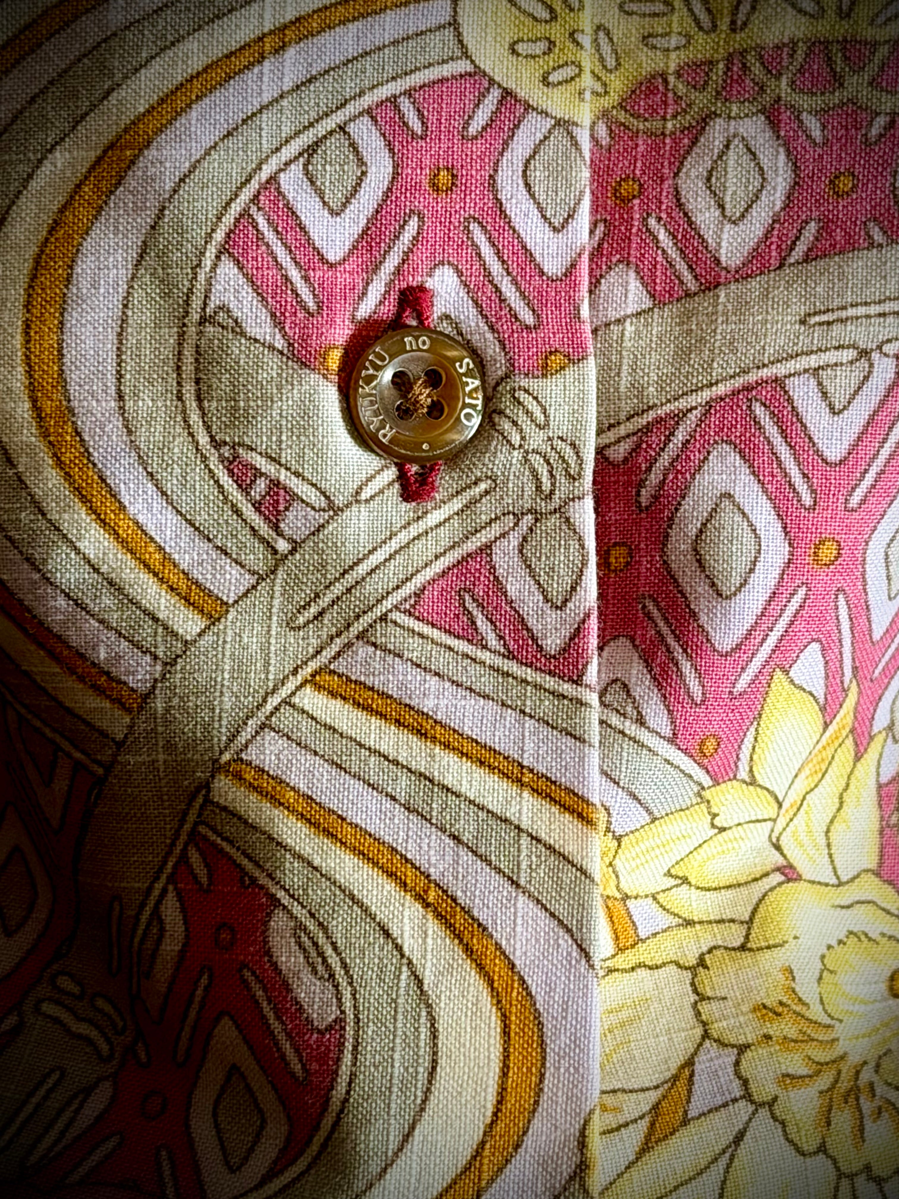 Vintage Okinawa Souvenir Shirt – Japan (Mint Condition)