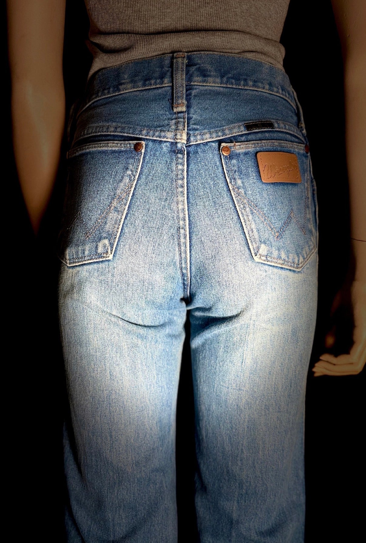 Vintage Wrangler High-Rise Straight Leg Jeans

Structured 70s- Early 80s Cut | Light Wash Denim