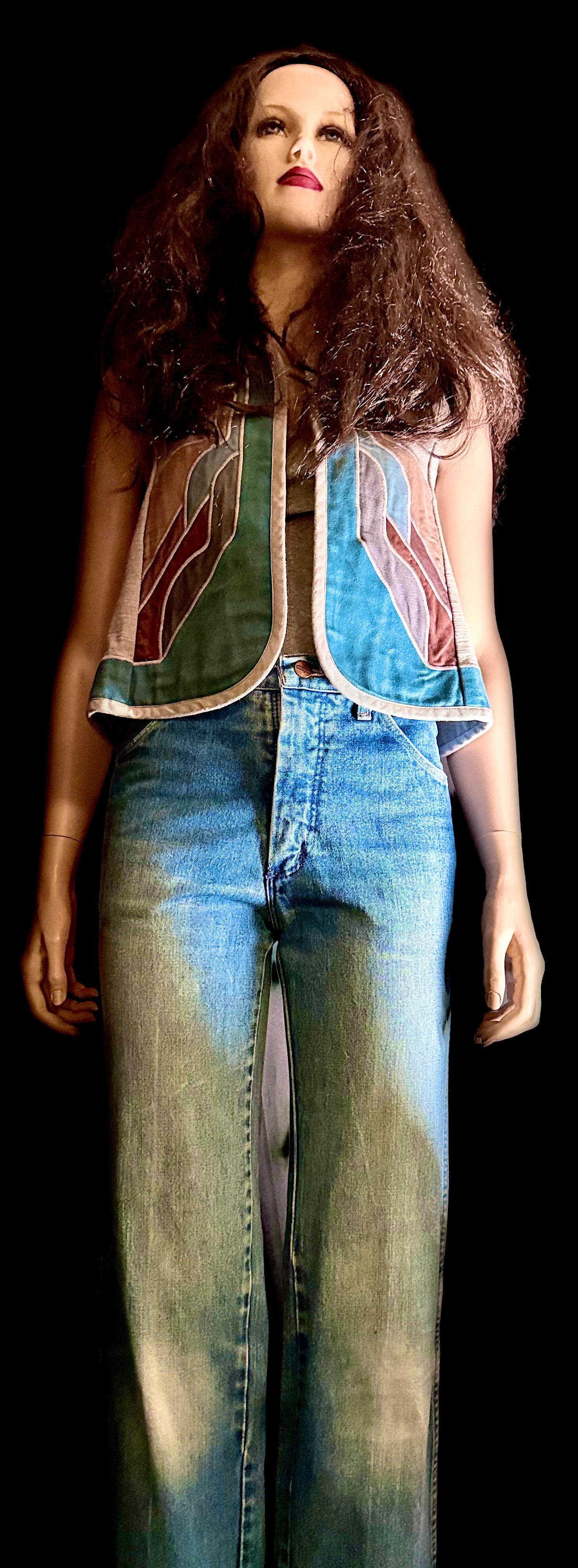 Vintage Wrangler High-Rise Straight Leg Jeans

Structured 70s- Early 80s Cut | Light Wash Denim