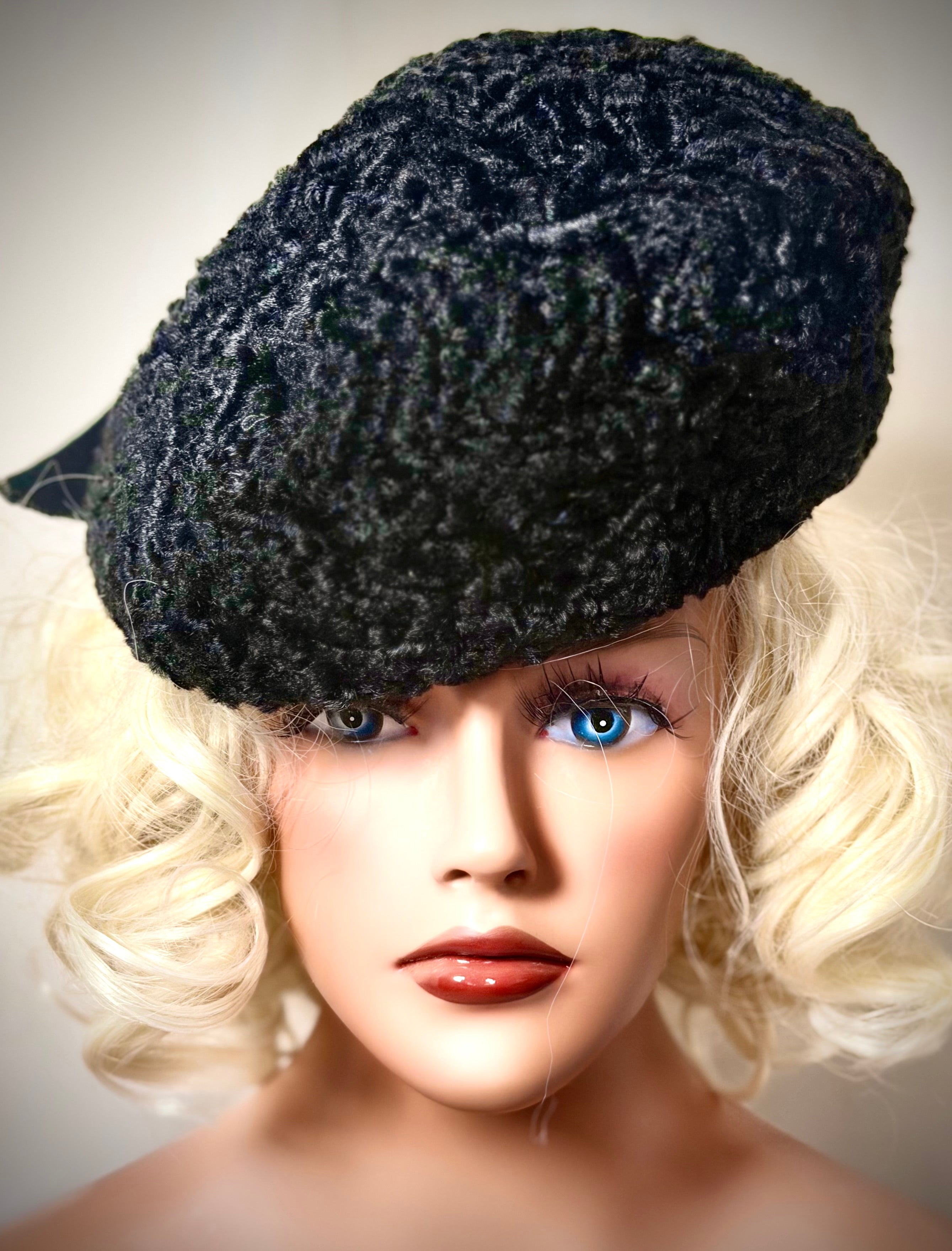 Sculptural Mid-Century Black Textured Cocktail Hat with Bow Detail - Exceptional Fit