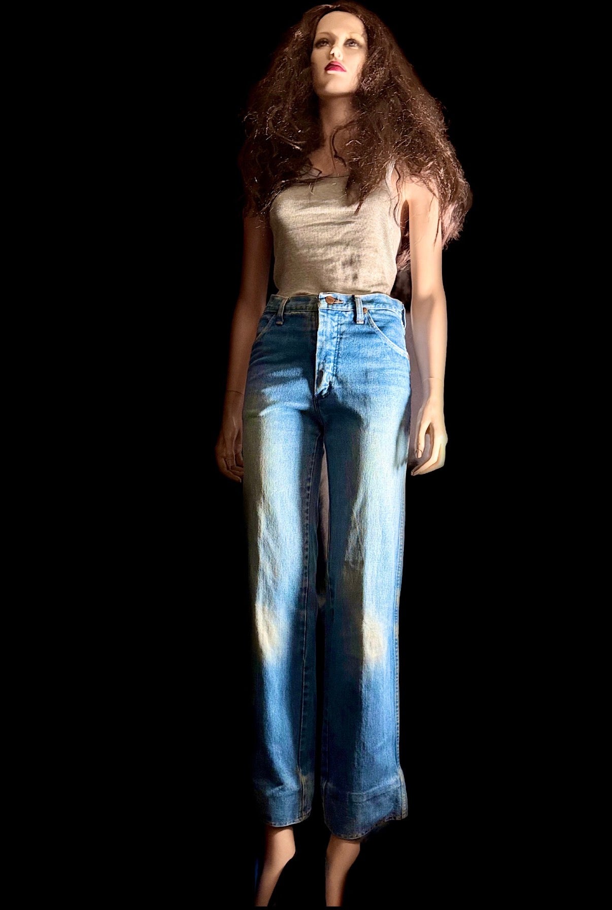 Vintage Wrangler High-Rise Straight Leg Jeans

Structured 70s- Early 80s Cut | Light Wash Denim