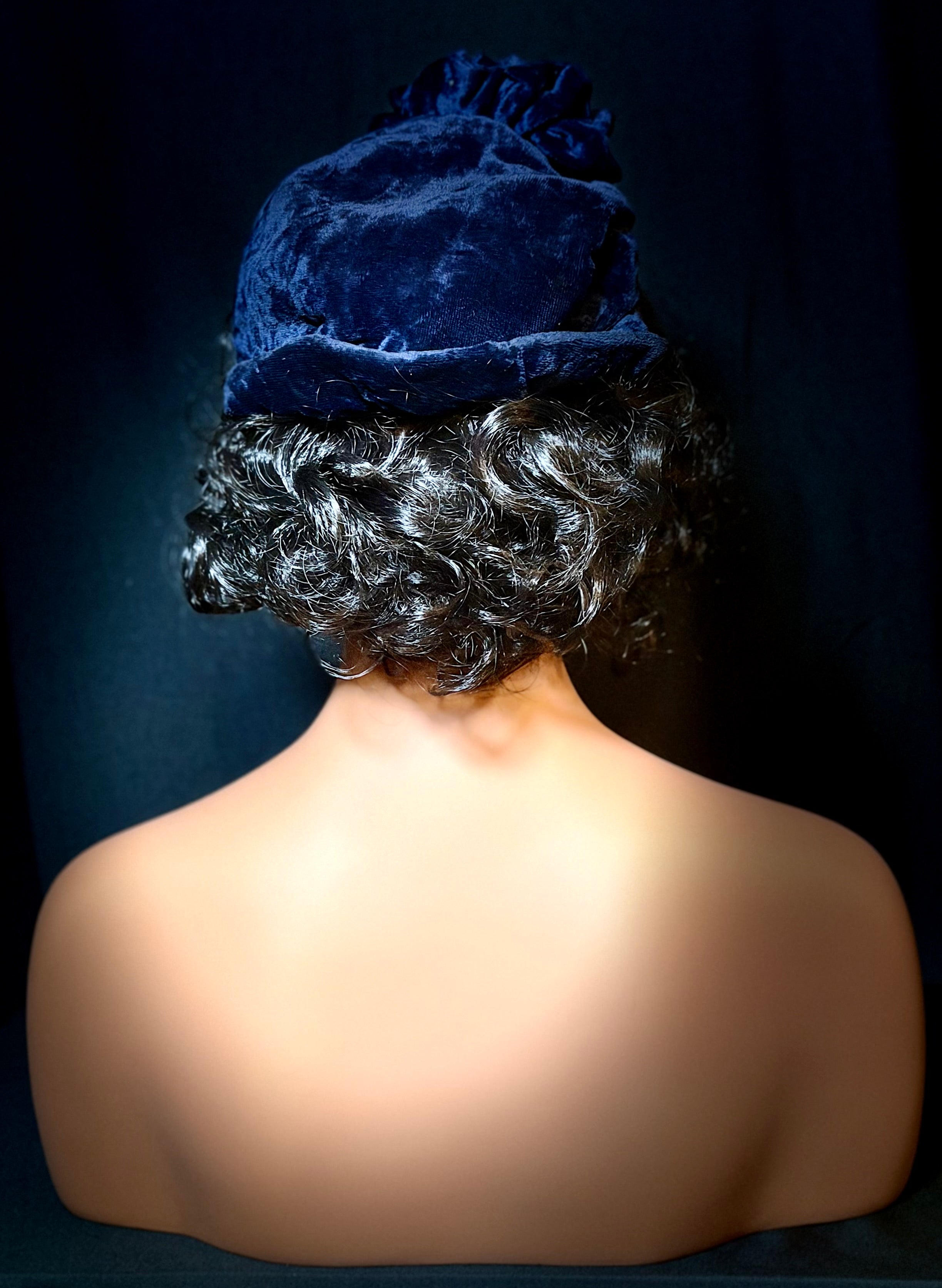 1940s / Early 1950s Midnight-Blue Crushed Velvet Hat