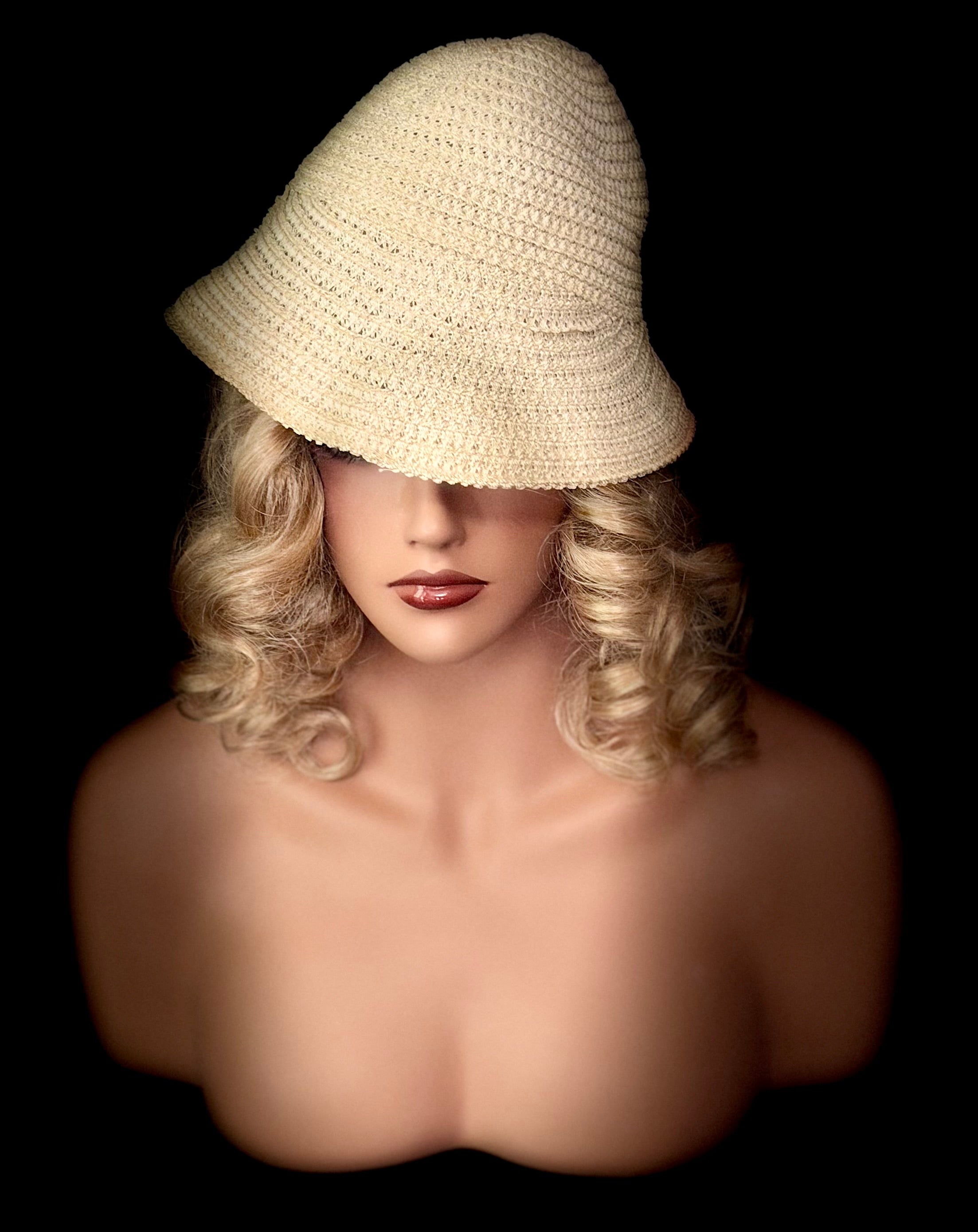 1940s Hand-Made Cream Straw Cloche | Sculpted Millinery Heirloom