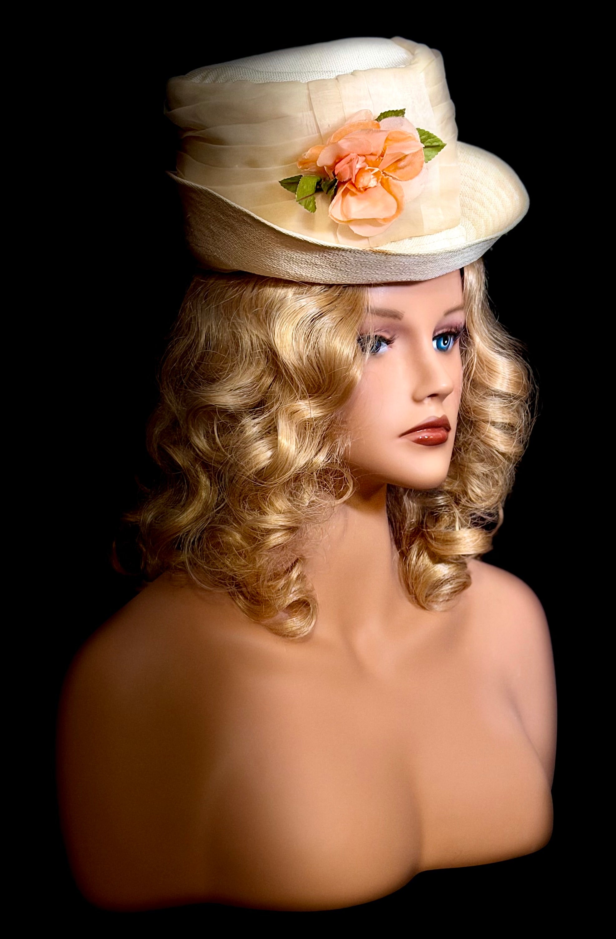 1950s Cream Straw Tilt Hat - Silk Roses and Chiffon