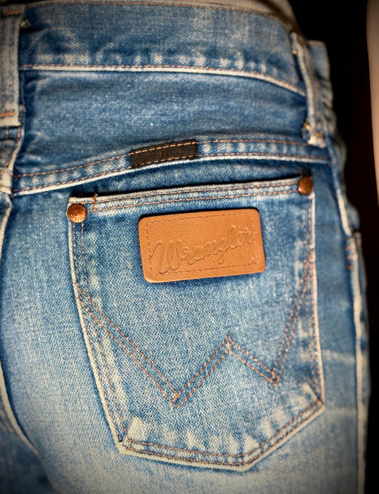 Vintage Wrangler High-Rise Straight Leg Jeans

Structured 70s- Early 80s Cut | Light Wash Denim