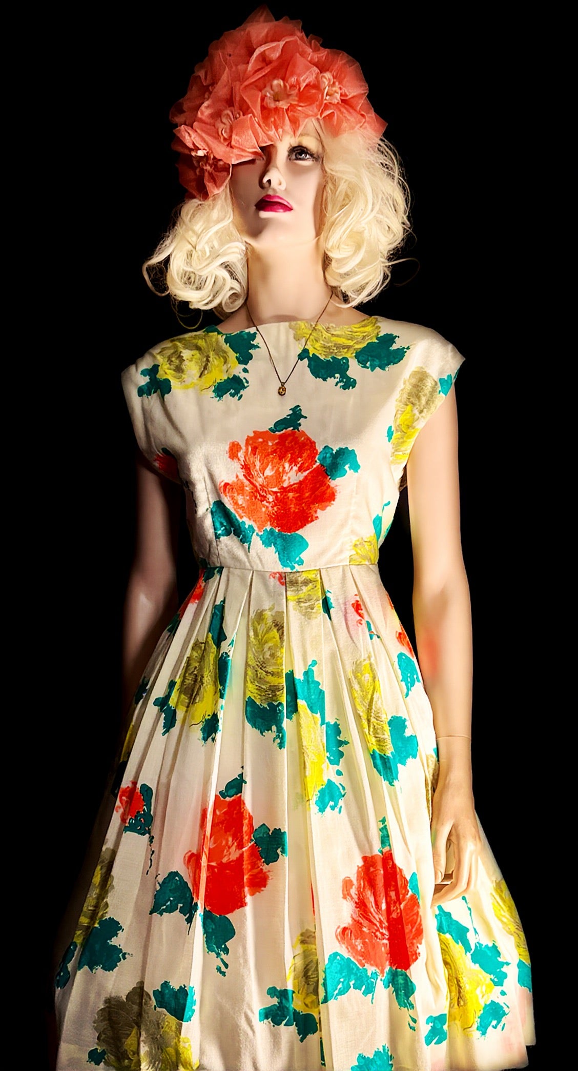 Late 1950s / Early 1960s Painterly Floral Day Dress
- Excellent Condition