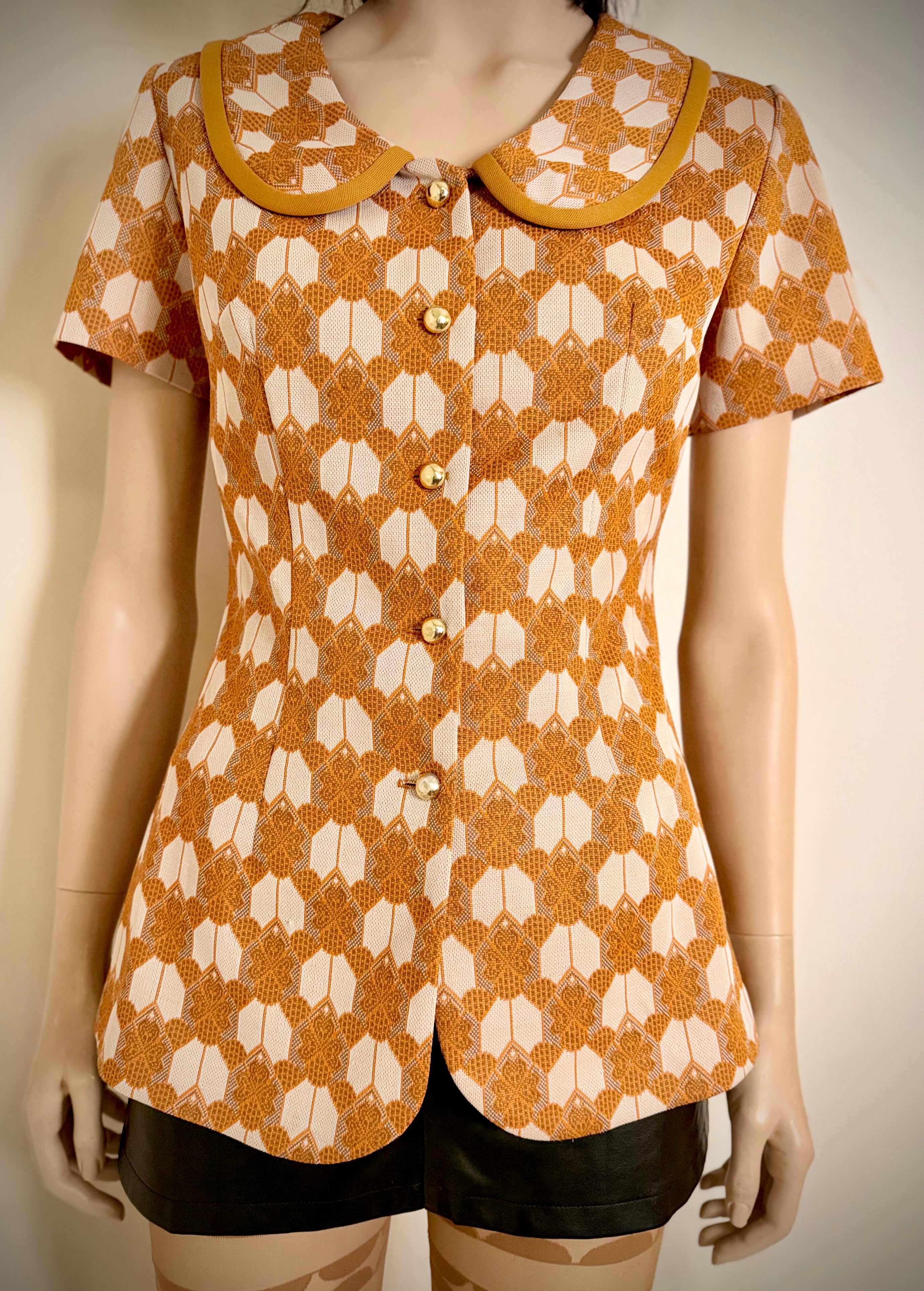 1960s Geometric Knit Top with Rounded Contrast Collar - Sculpted Fit