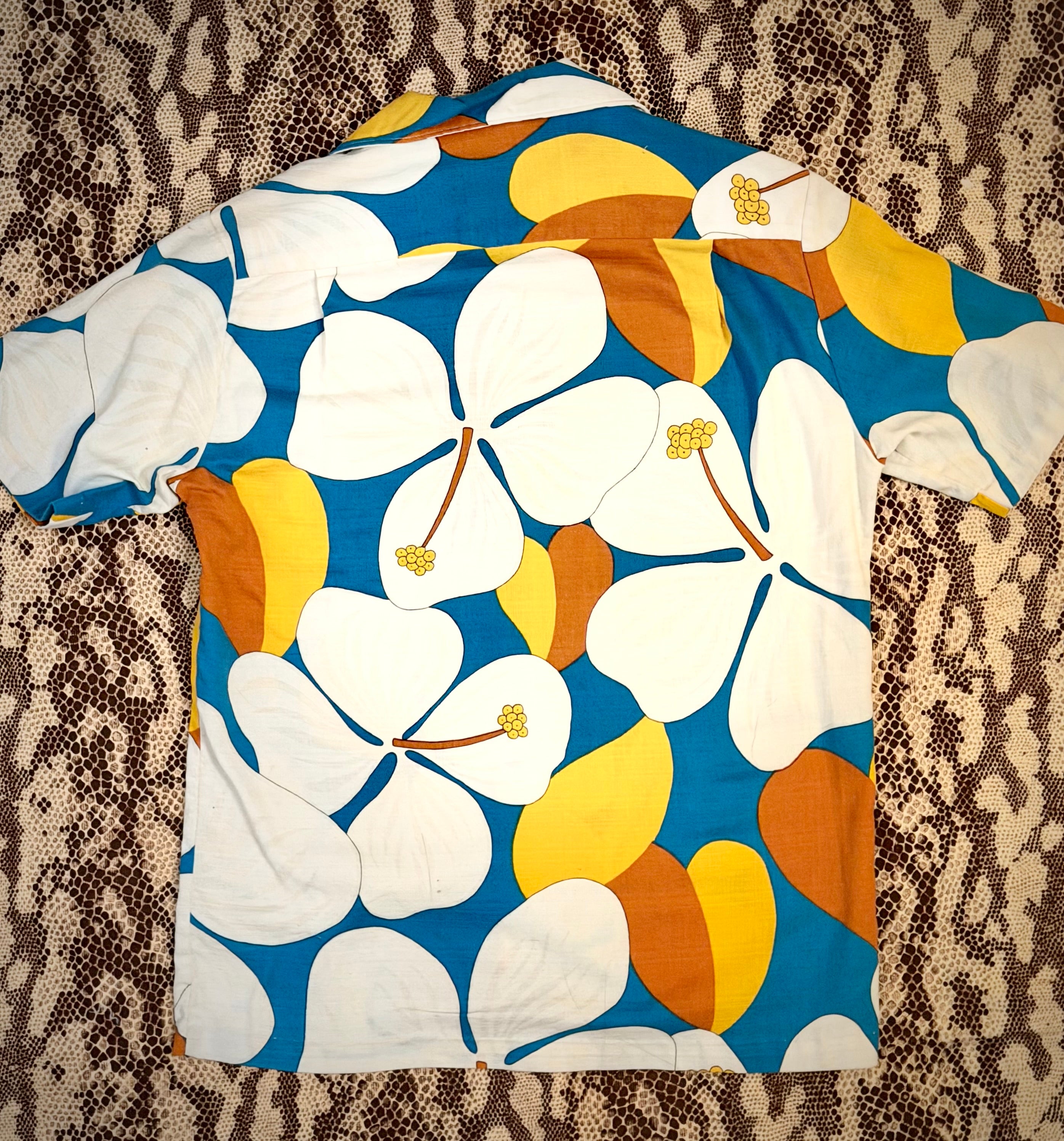 1960s Deadstock Hawaiian Shirt - Waikiki International Market Place - Rare
