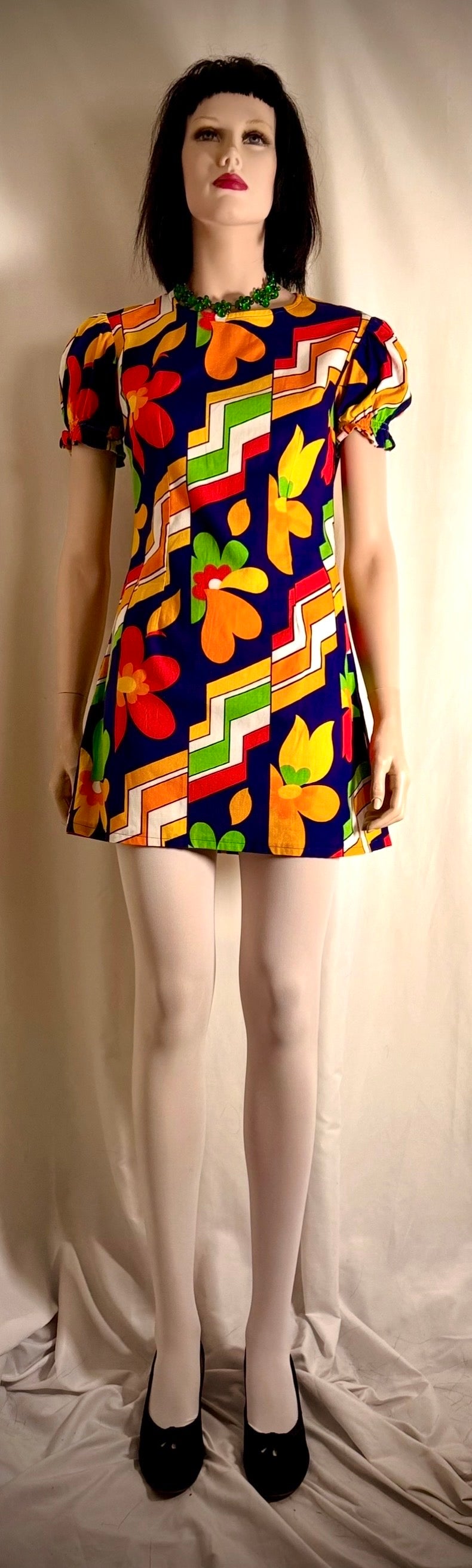 1960s-70s Mod Floral Mini Dress / A-Line Cotton / Puff Sleeve