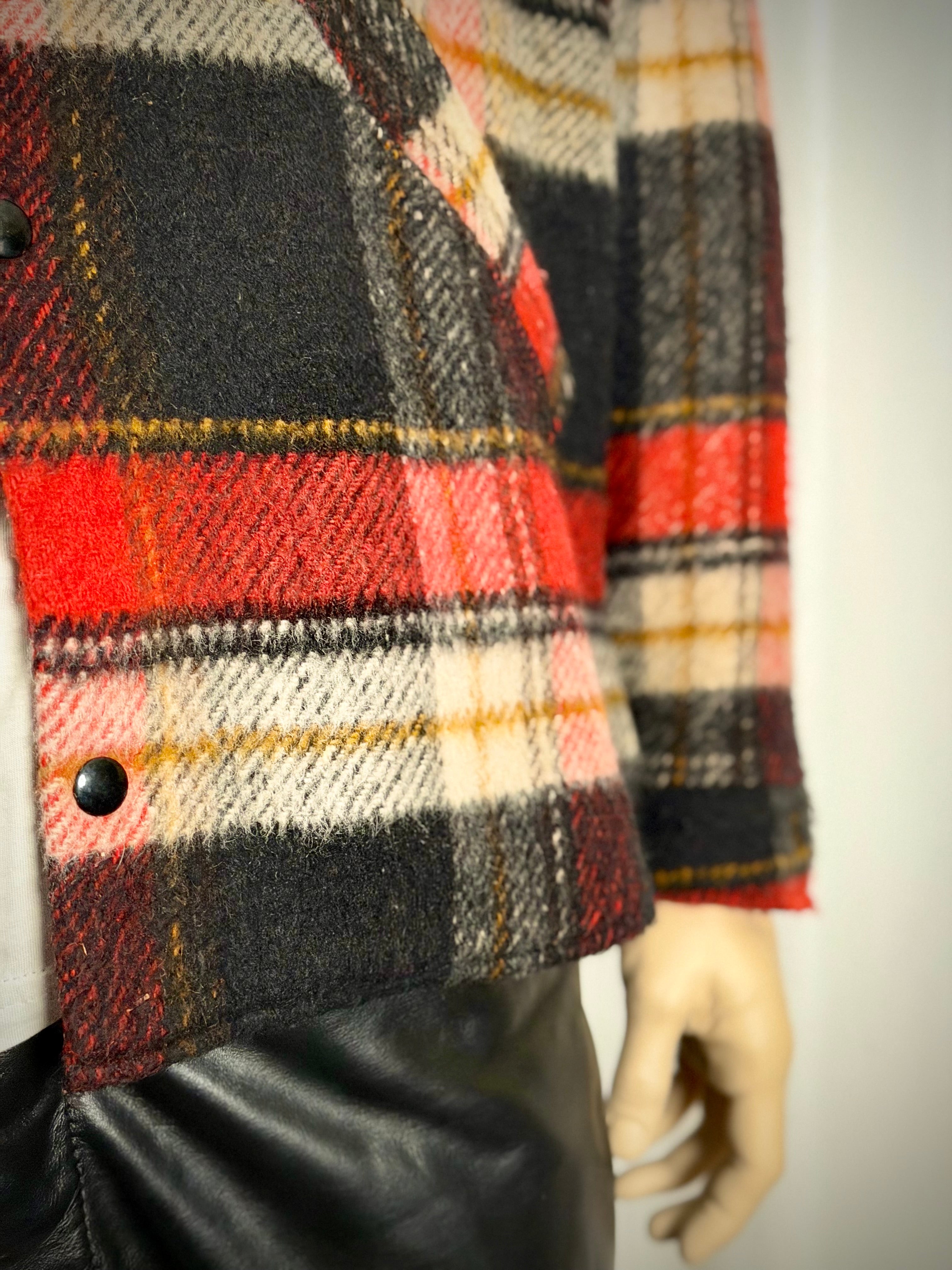 1960s Vintage Heavy Wool Plaid Snap Jacket