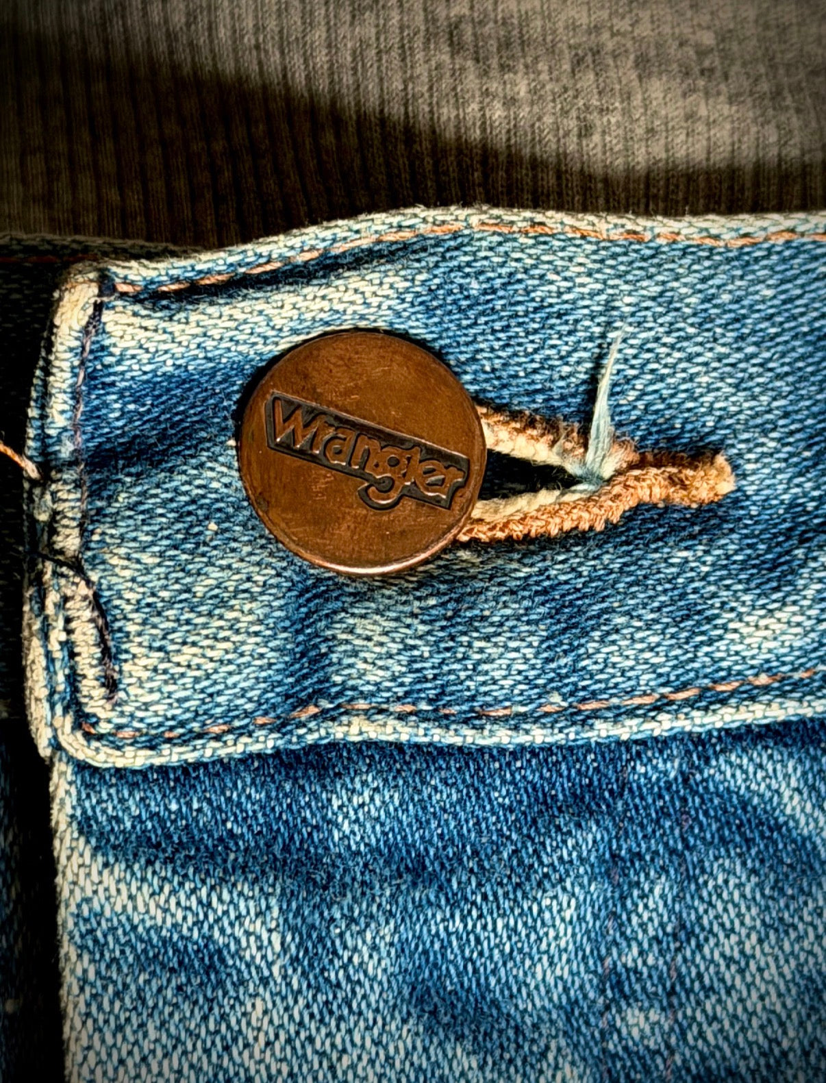 Vintage Wrangler High-Rise Straight Leg Jeans

Structured 70s- Early 80s Cut | Light Wash Denim