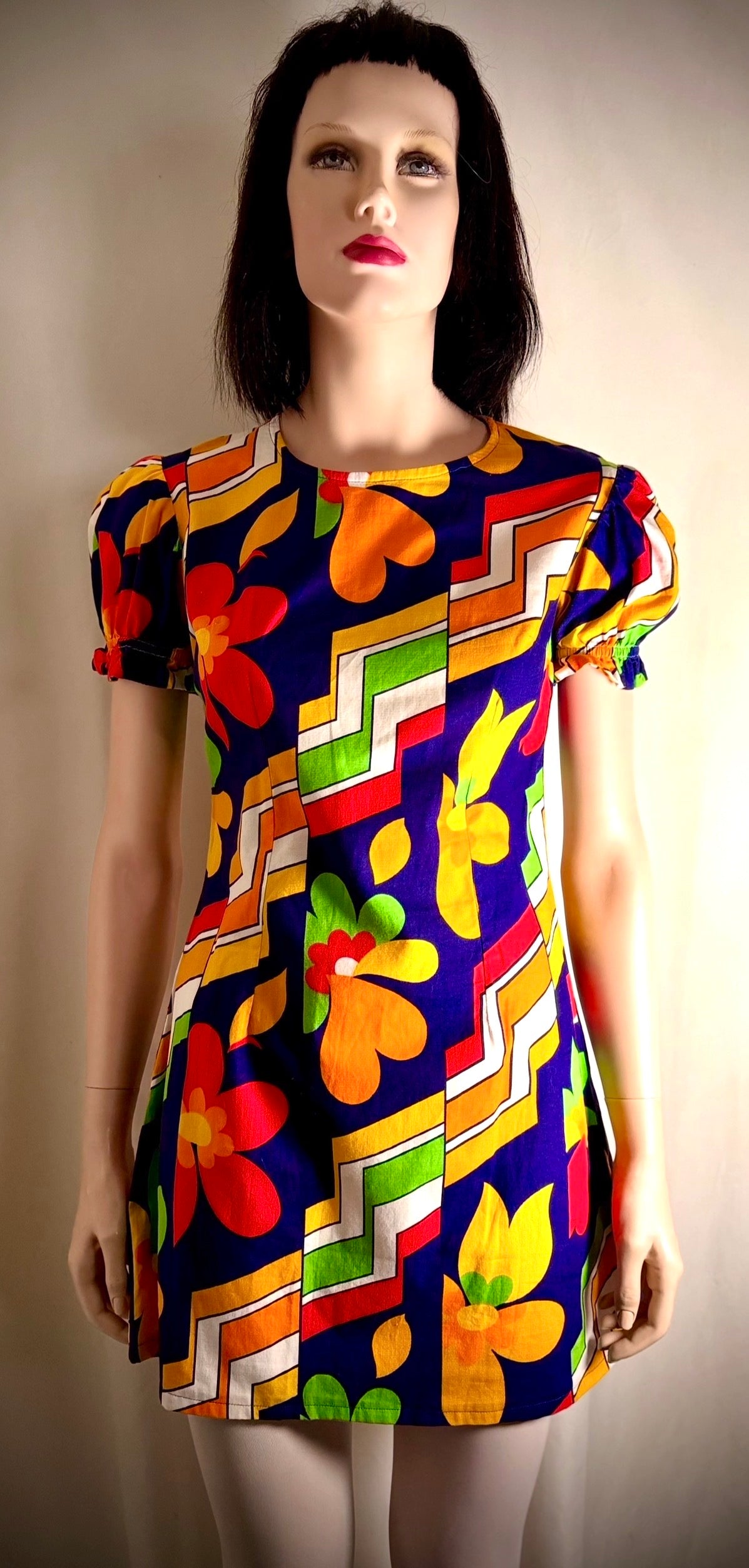 1960s-70s Mod Floral Mini Dress / A-Line Cotton / Puff Sleeve