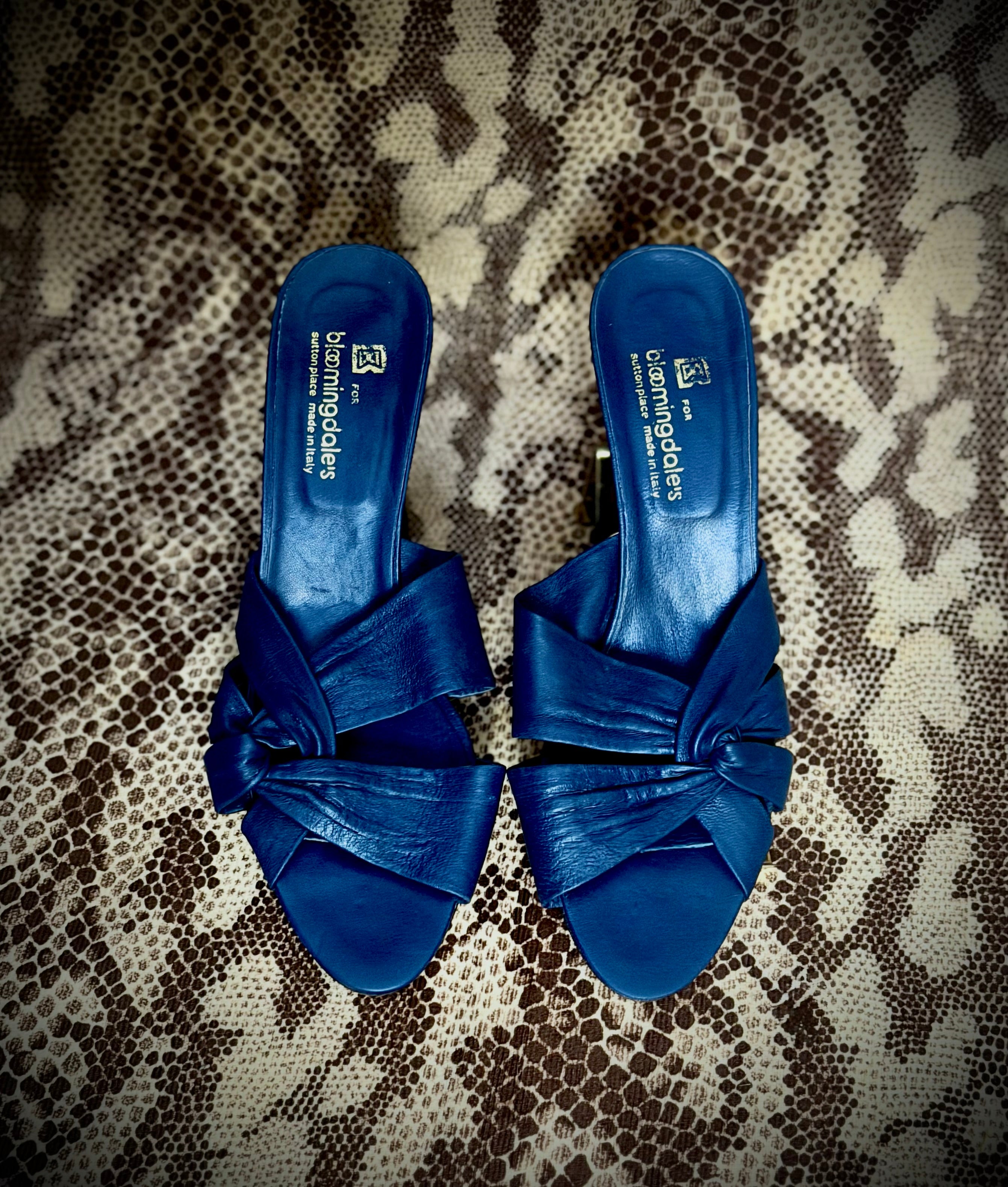 Bloomingdale’s Blue Leather Knot Mules – Deadstock 1980s (Italy) EU 38