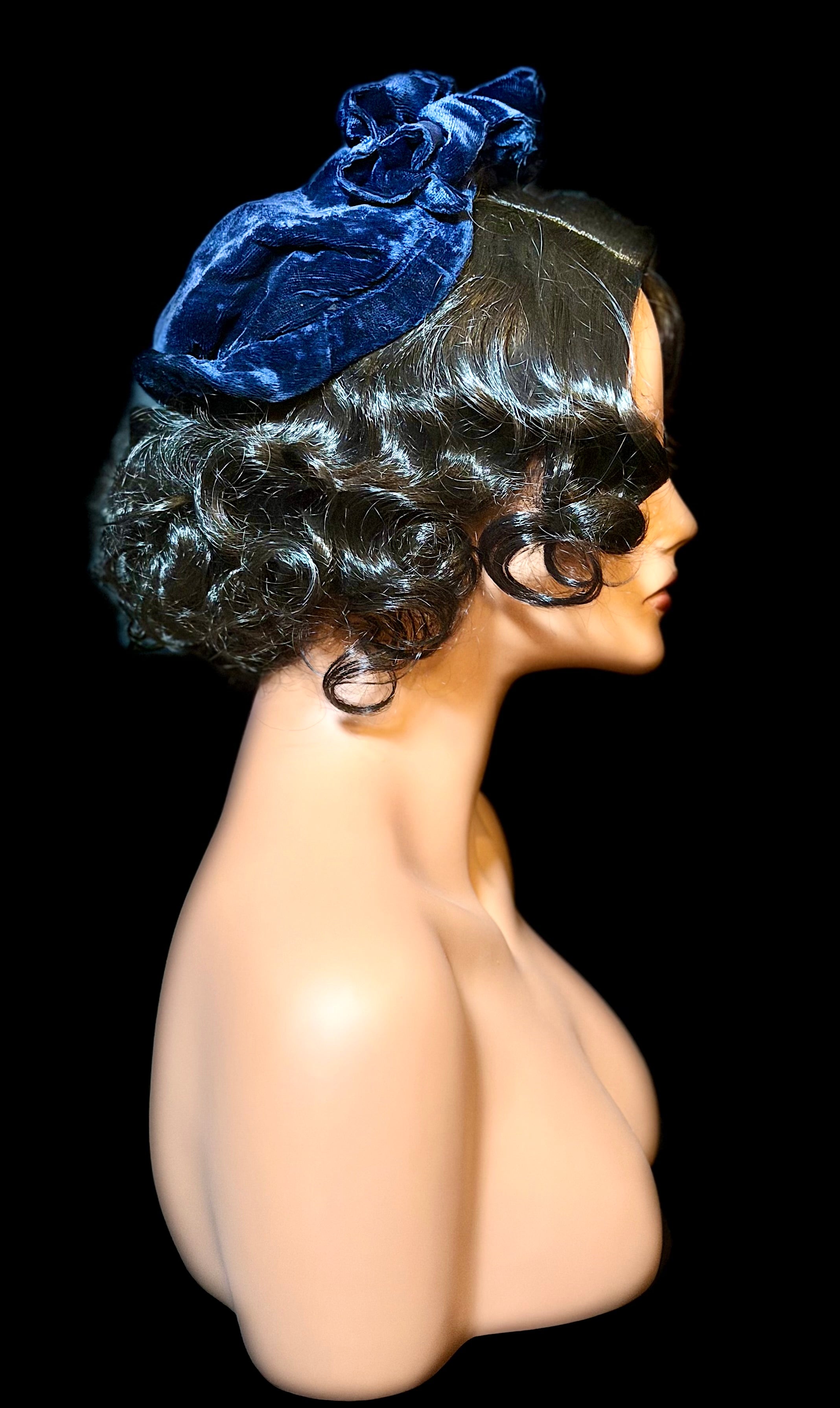 1940s / Early 1950s Midnight-Blue Crushed Velvet Hat