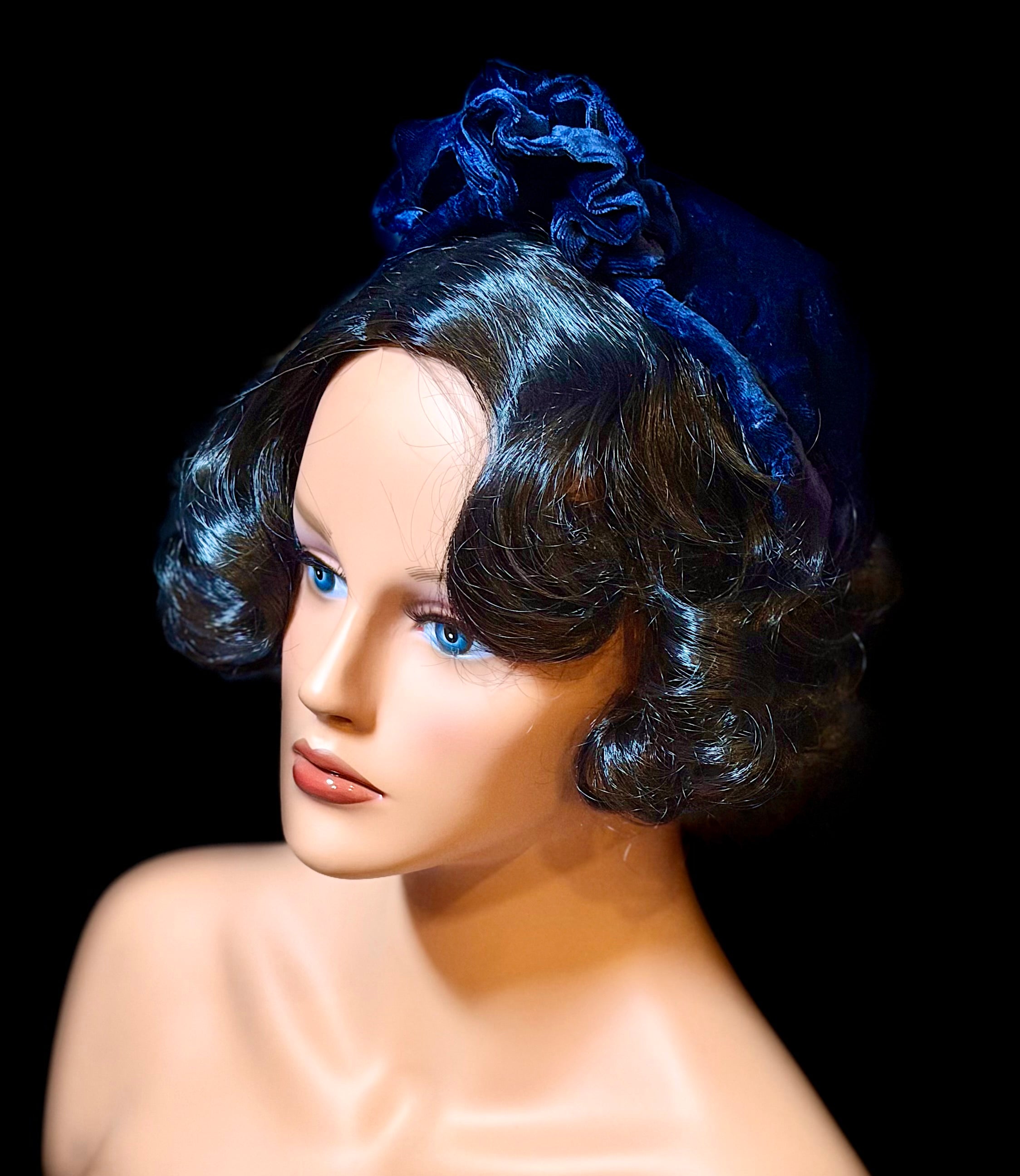1940s / Early 1950s Midnight-Blue Crushed Velvet Hat